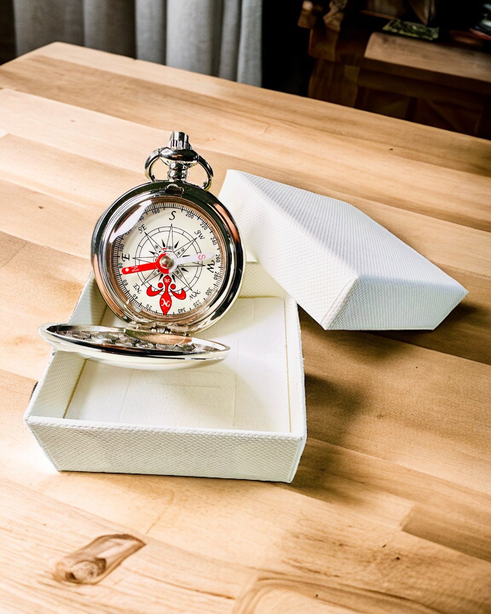 Mini Bussola Esploratore, Portatile ed Elegante, Ideale per Zaini e Attività all'Aperto