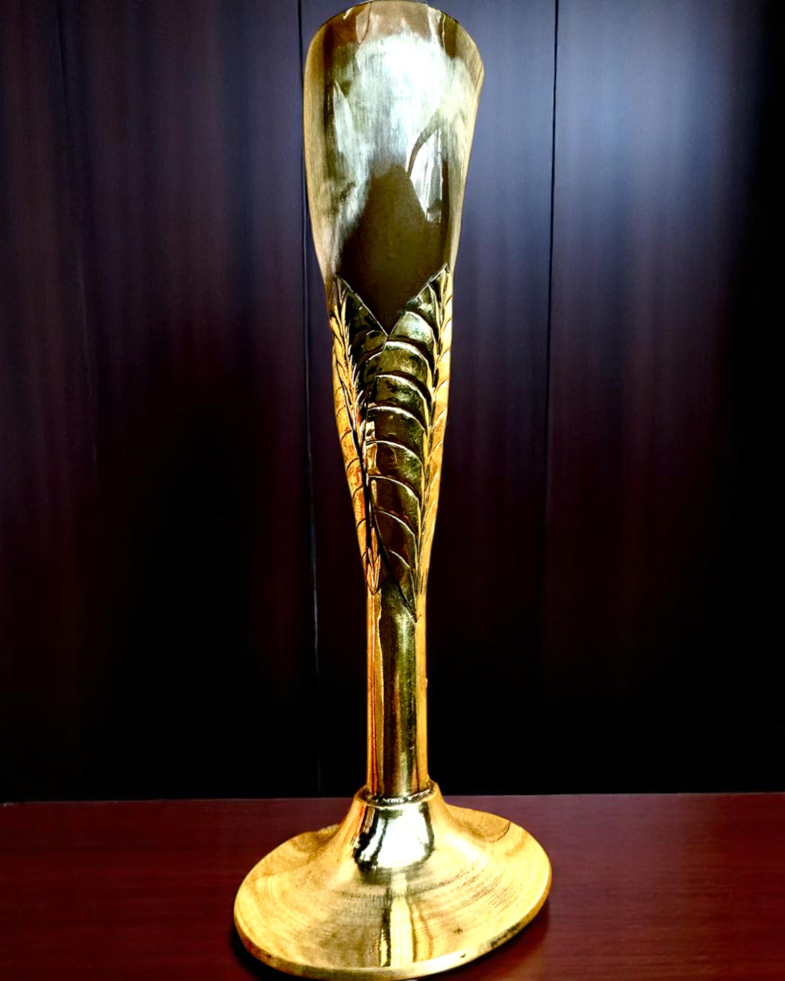 Calice "o Spirito dell’Artigianato" in corno di bufalo e ottone – realizzato a mano in India, 22 cm, possibilità di personalizzazione con incisione per regalo