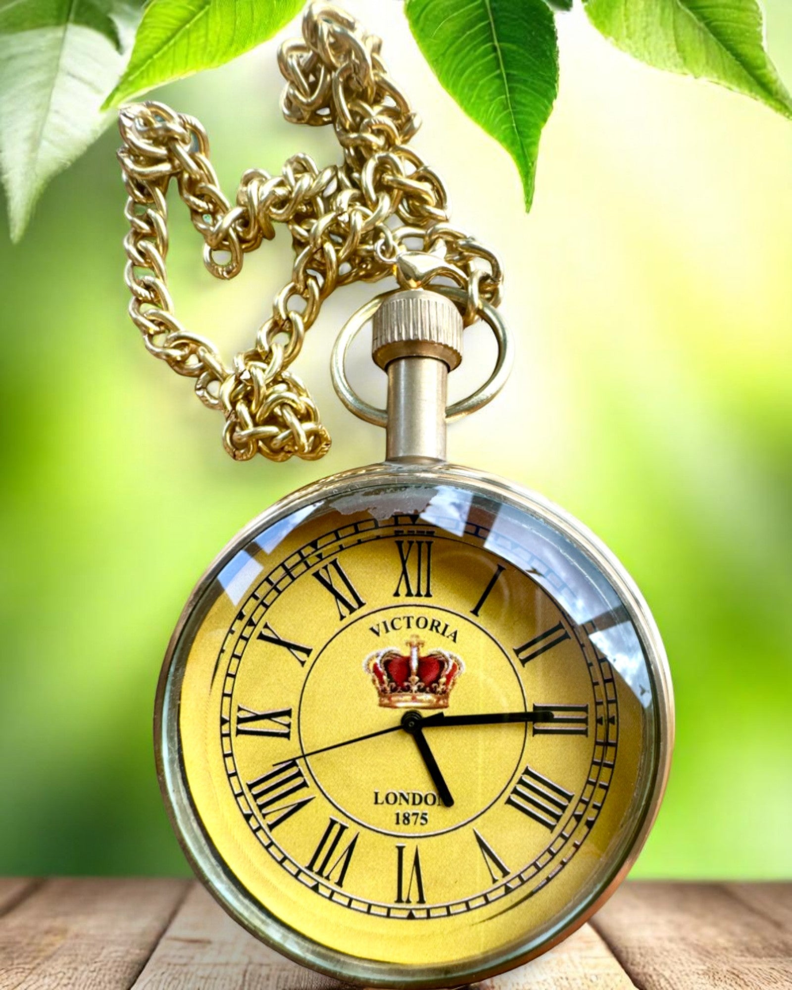 Orologio da Tasca "Victoria Crown" – In Ottone, Fatto a Mano in India, 5 cm di larghezza, meccanismo giapponese, possibilità di personalizzazione con incisione per regalo