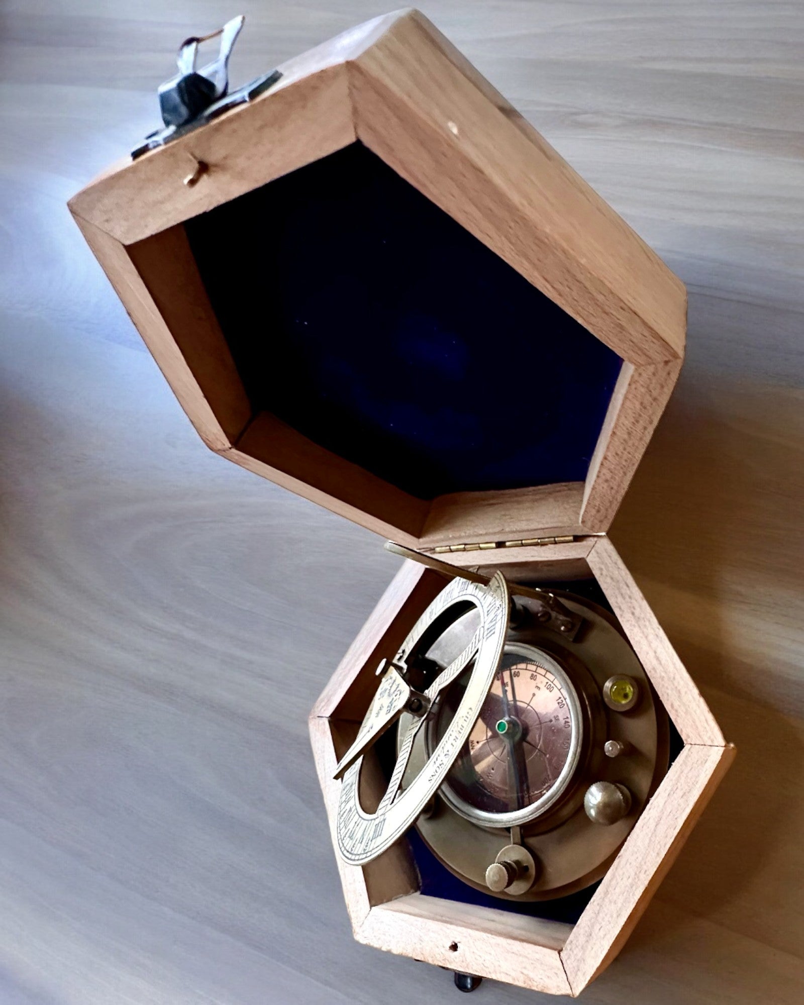 Bussola del Capitano "Odkrywca 2" - possibilità di personalizzazione con incisione per regalo, 2 varianti di colore a scelta