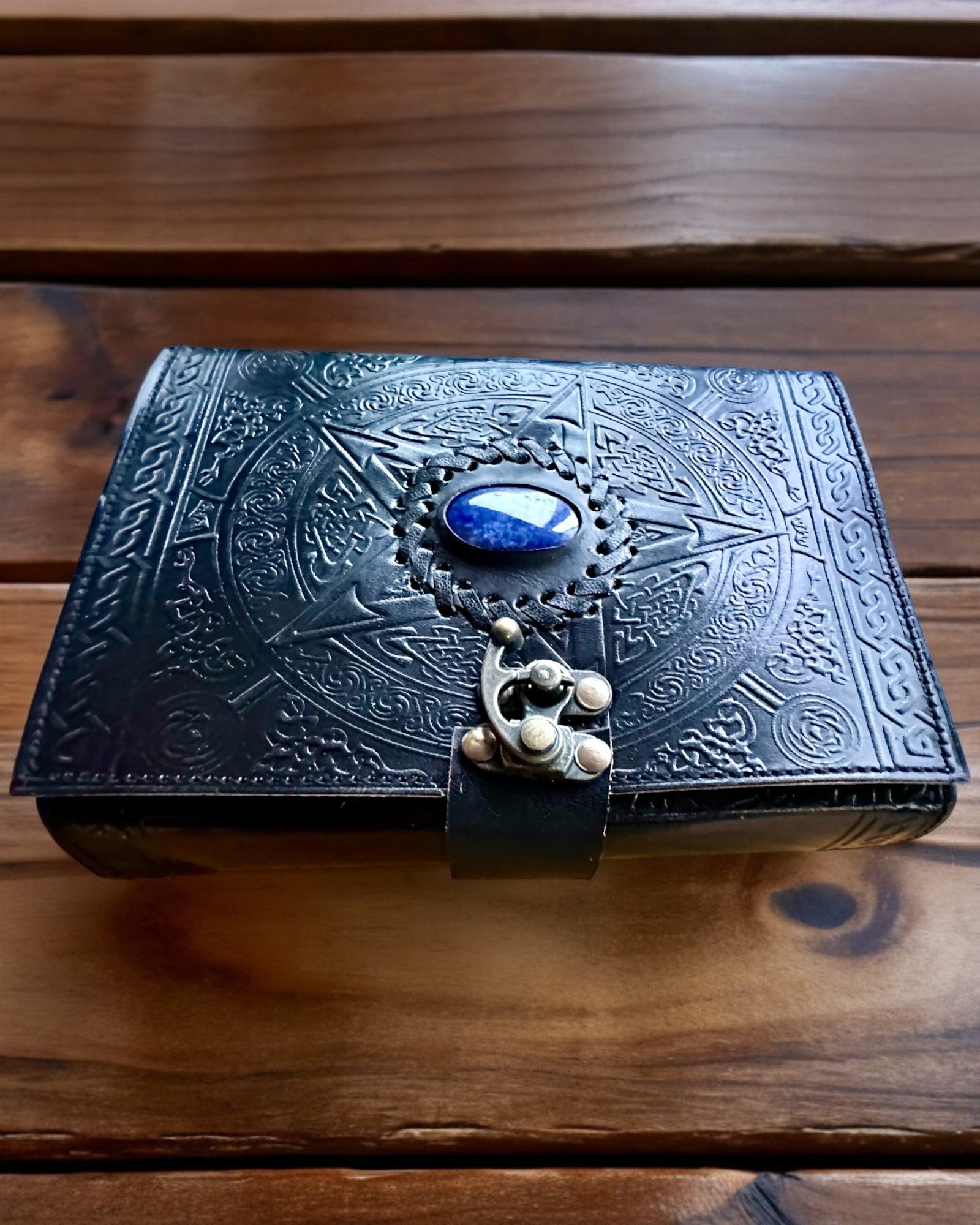 Diario Premium, Motivo Antico, Taccuino in Pelle "Cronaca Magica" 200 pagine, 2 varianti a scelta, personalizzazione con incisione