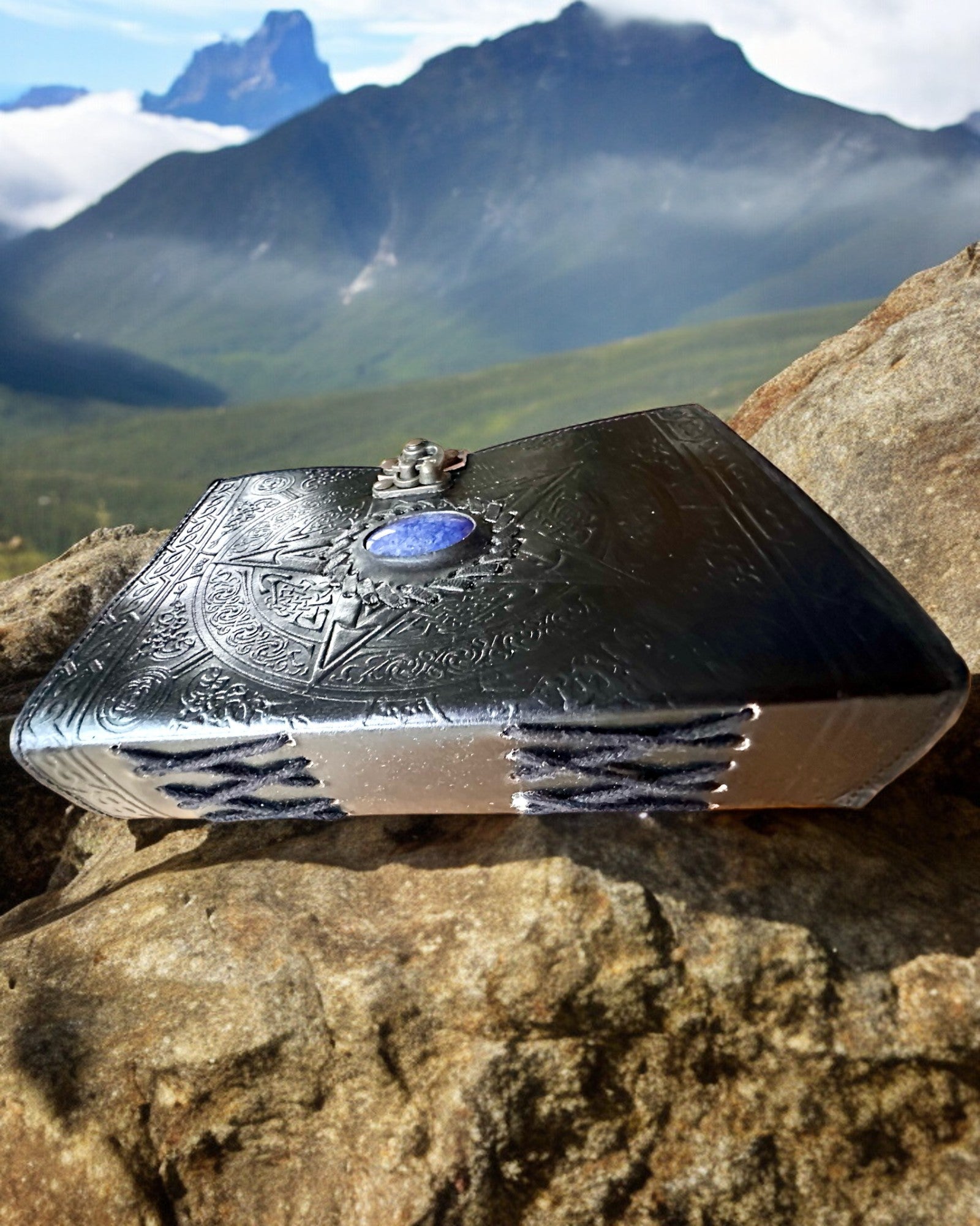 Diario Premium, Motivo Antico, Taccuino in Pelle "Cronaca Magica" 200 pagine, 2 varianti a scelta, personalizzazione con incisione