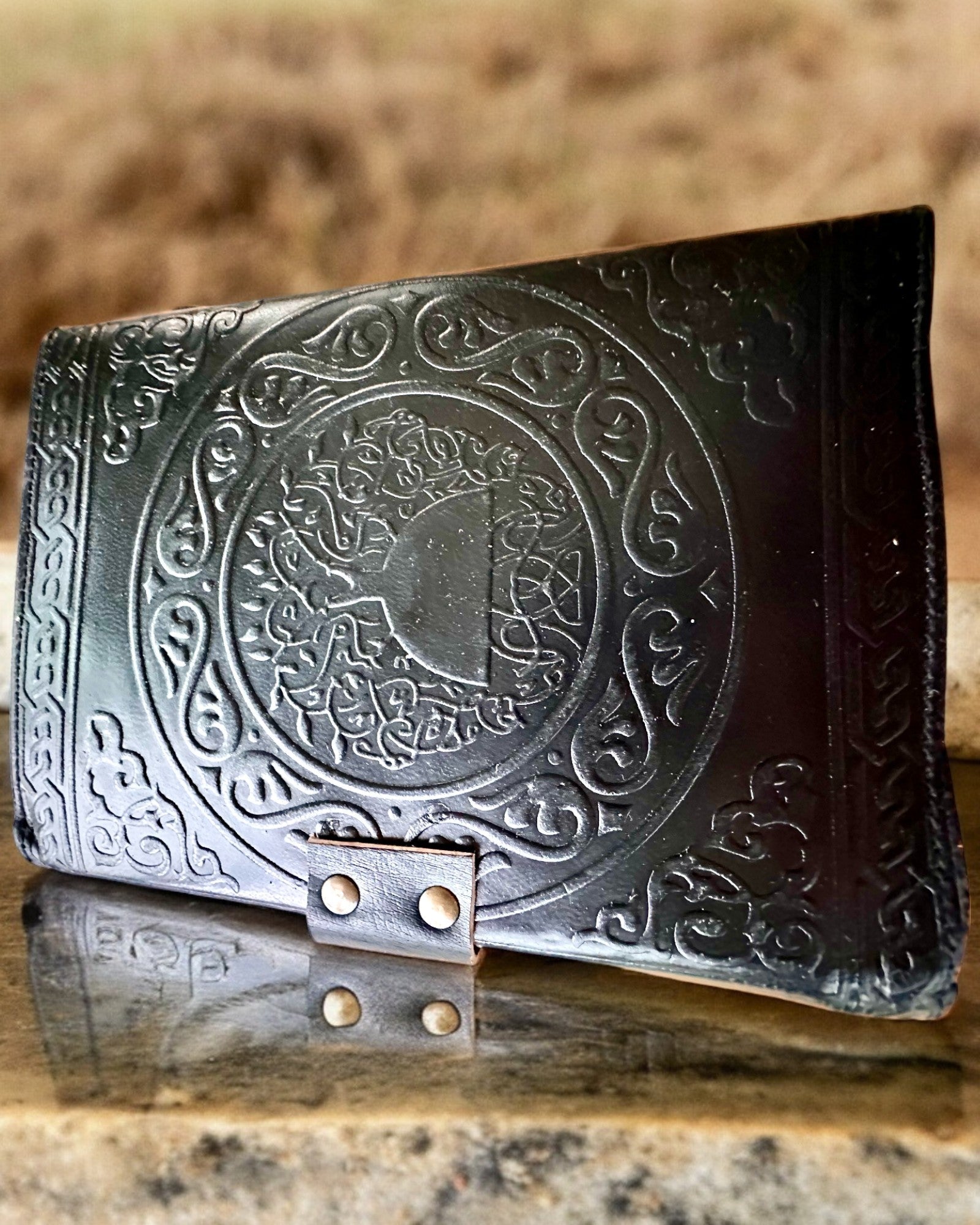 Diario Premium, Motivo Antico, Taccuino in Pelle "Cronaca Magica" 200 pagine, 2 varianti a scelta, personalizzazione con incisione