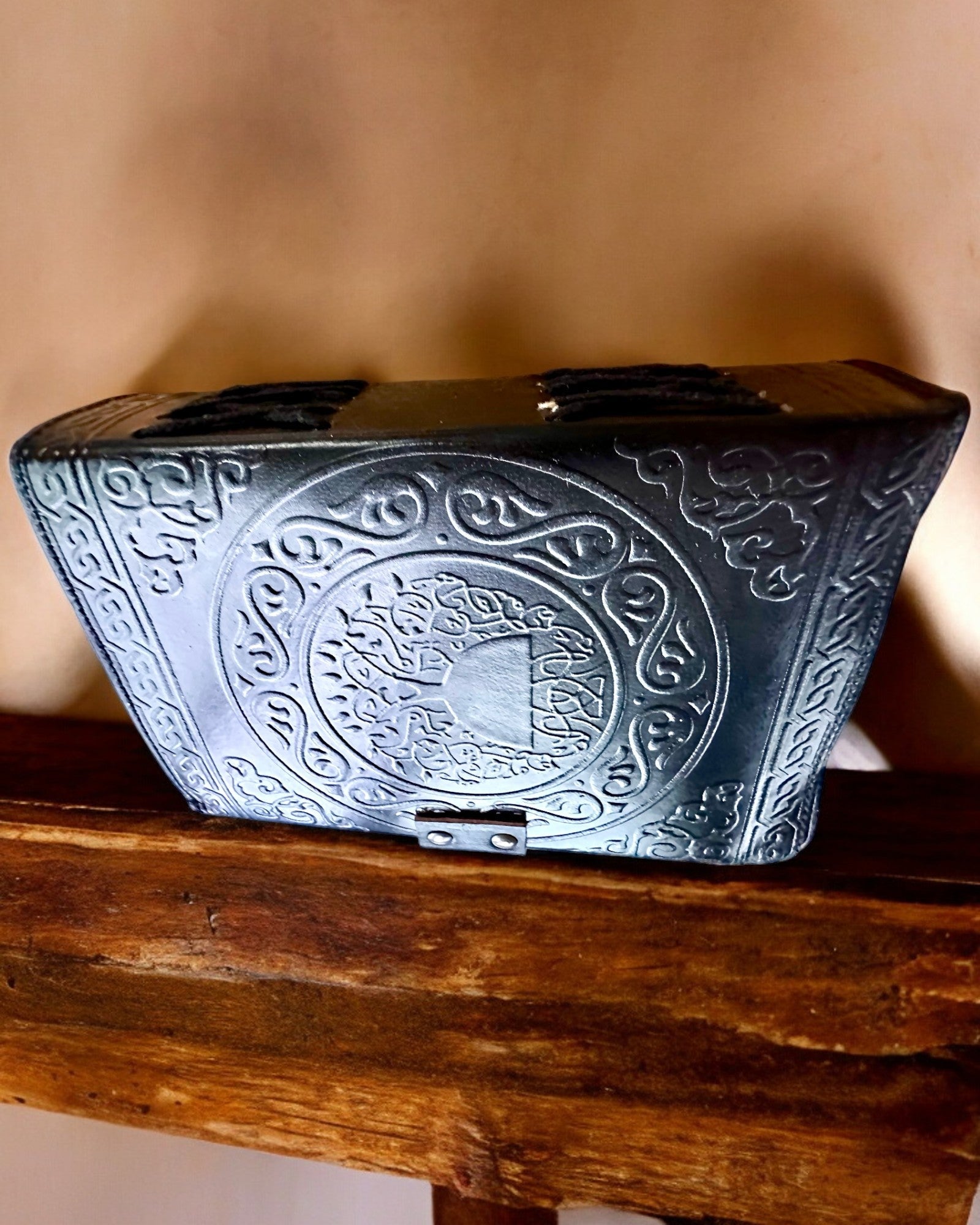 Diario Premium, Motivo Antico, Taccuino in Pelle "Cronaca Magica" 200 pagine, 2 varianti a scelta, personalizzazione con incisione