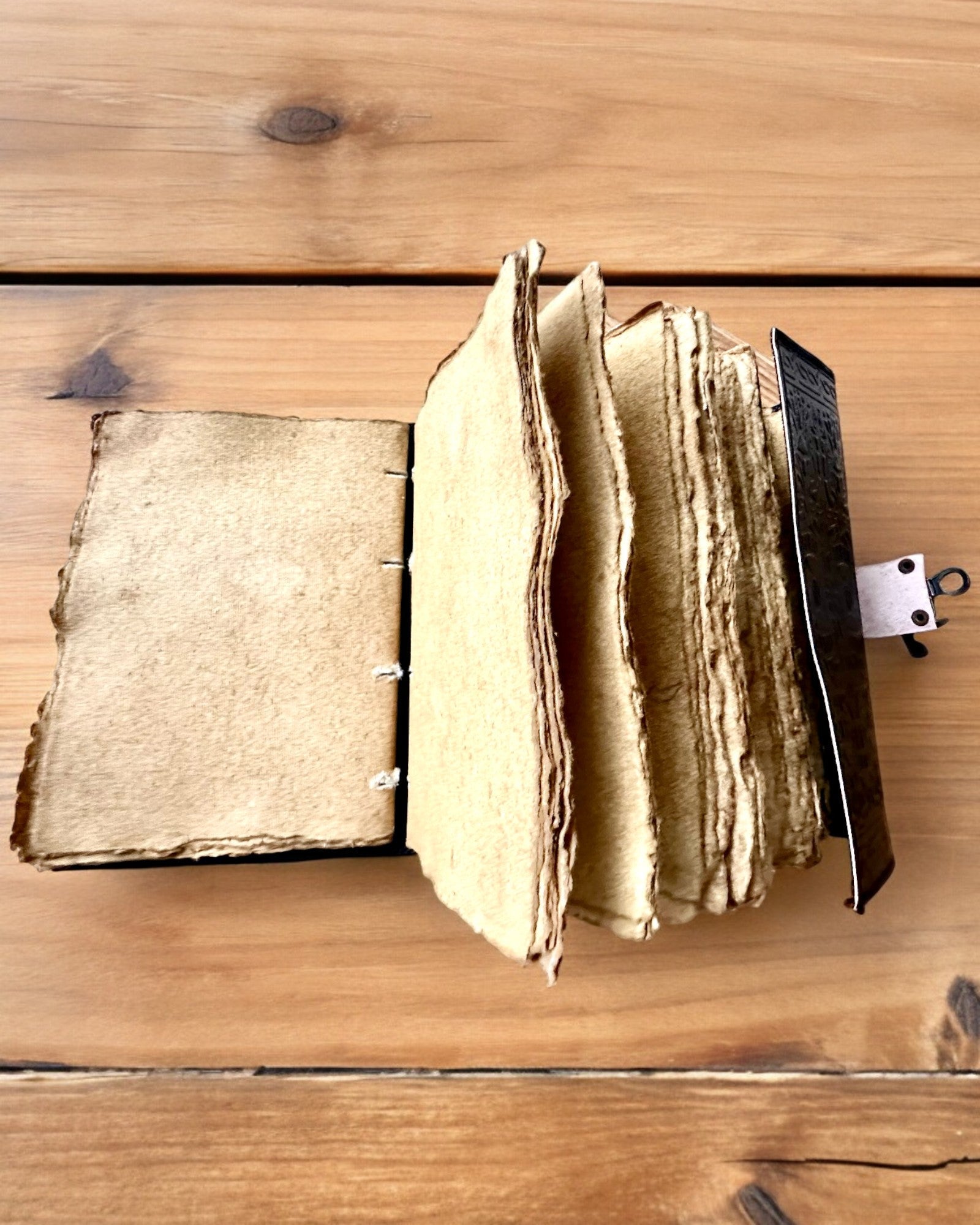 Diario Premium, Motivo Antico, Taccuino in Pelle "Cronaca Magica" 200 pagine, 2 varianti a scelta, personalizzazione con incisione