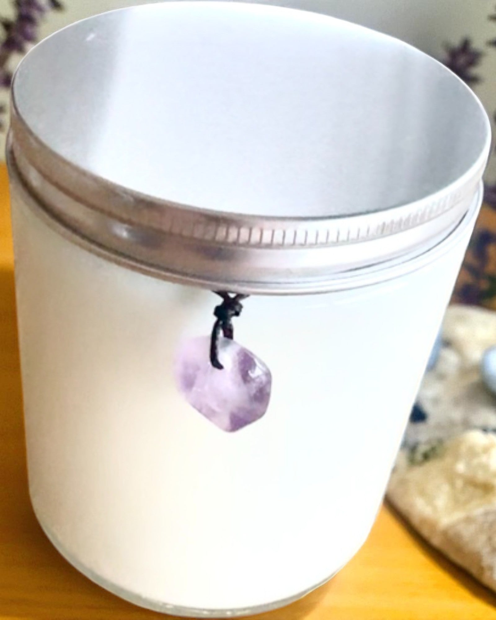 Candela di soia intenzionale Ametista – calma, armonia e purificazione, 250 ml, possibilità di personalizzazione per regalo