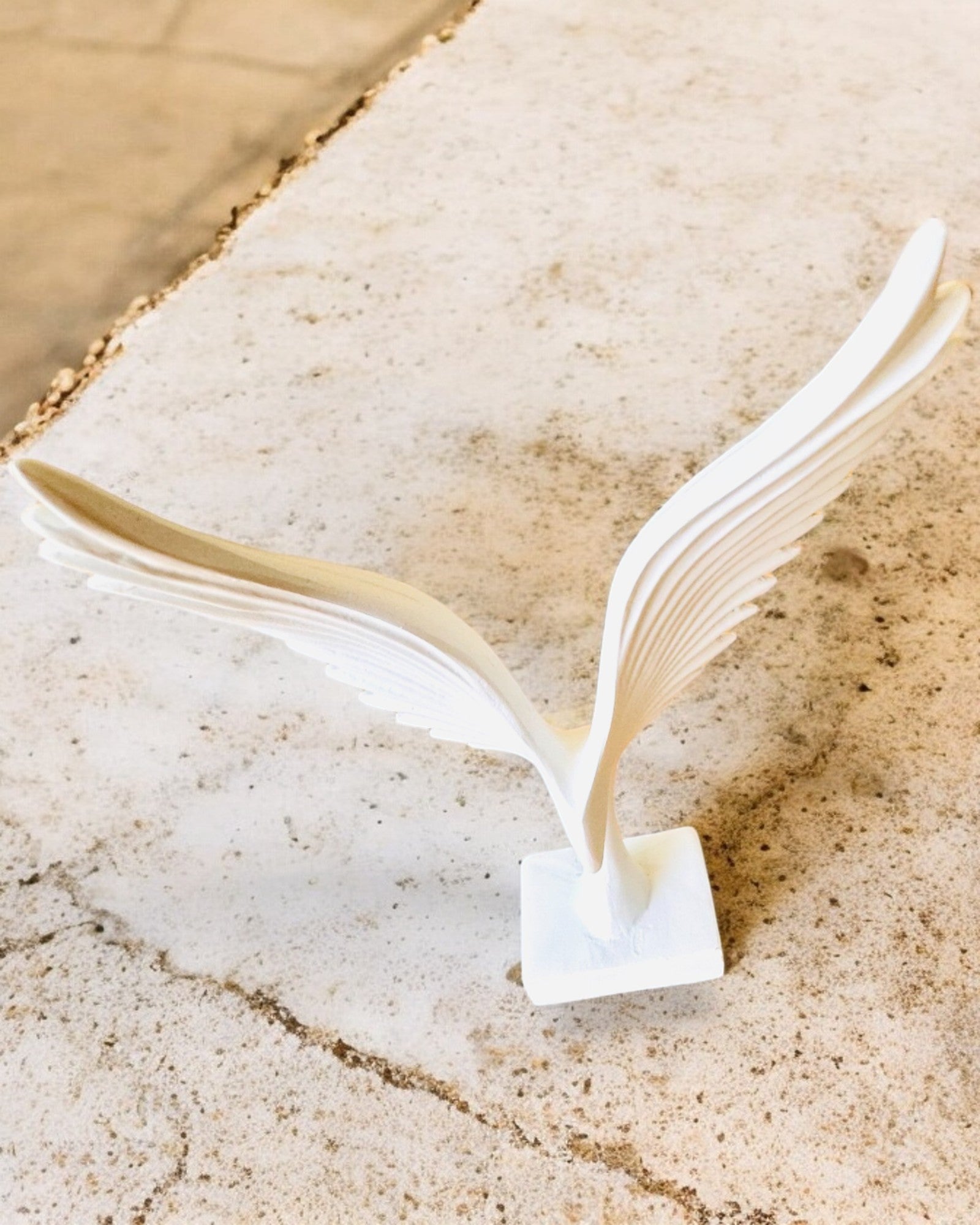 Elegante Statuetta Ali d'Angelo 15 cm di altezza – "Guardiani Alati", possibilità di personalizzazione con incisione per regalo, personalizzazione, 2 varianti di colore