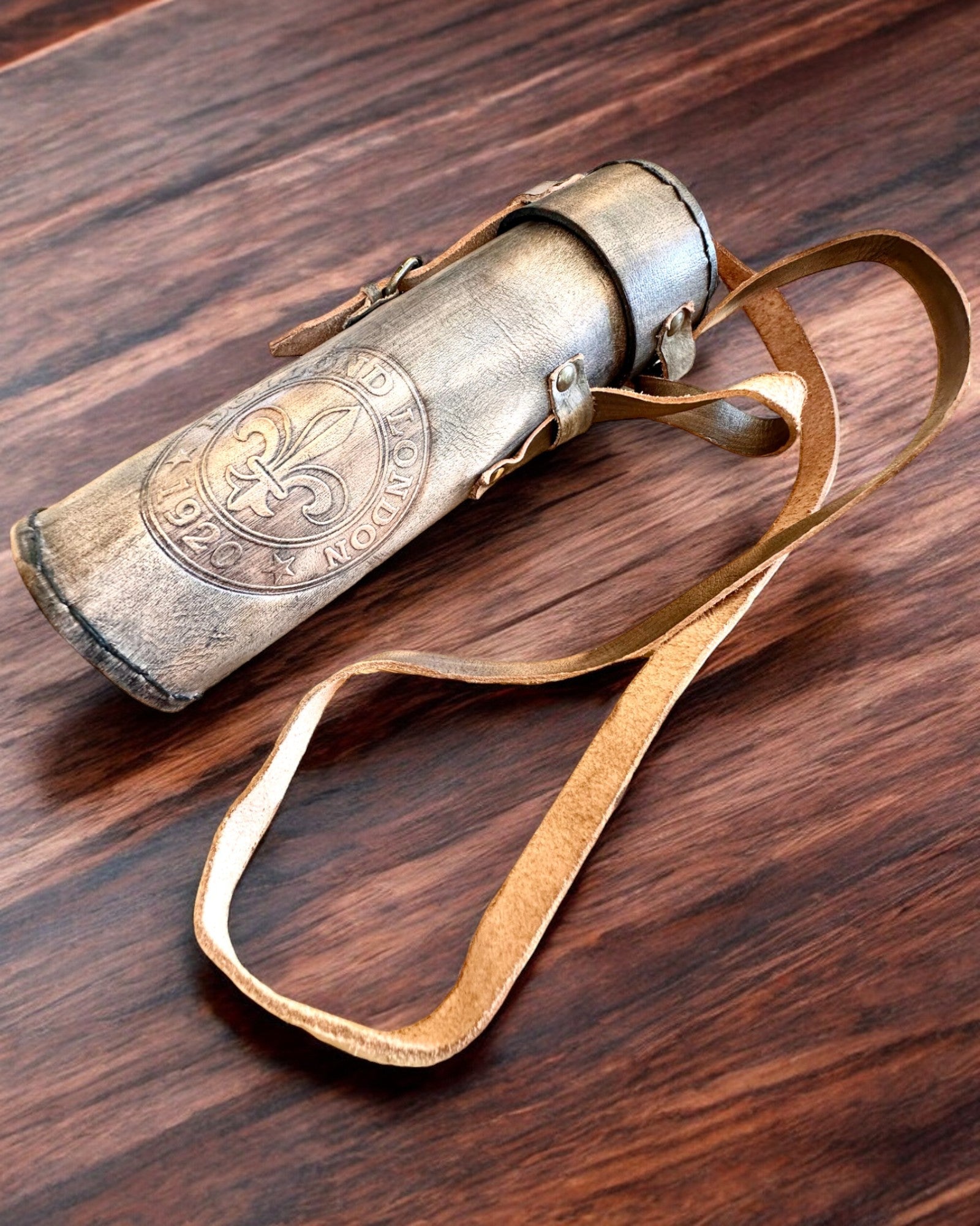 Lunetta Premium "Voyager" con Lunetta Incisa e Custodia in Pelle Naturale, possibilità di personalizzazione con incisione per regalo