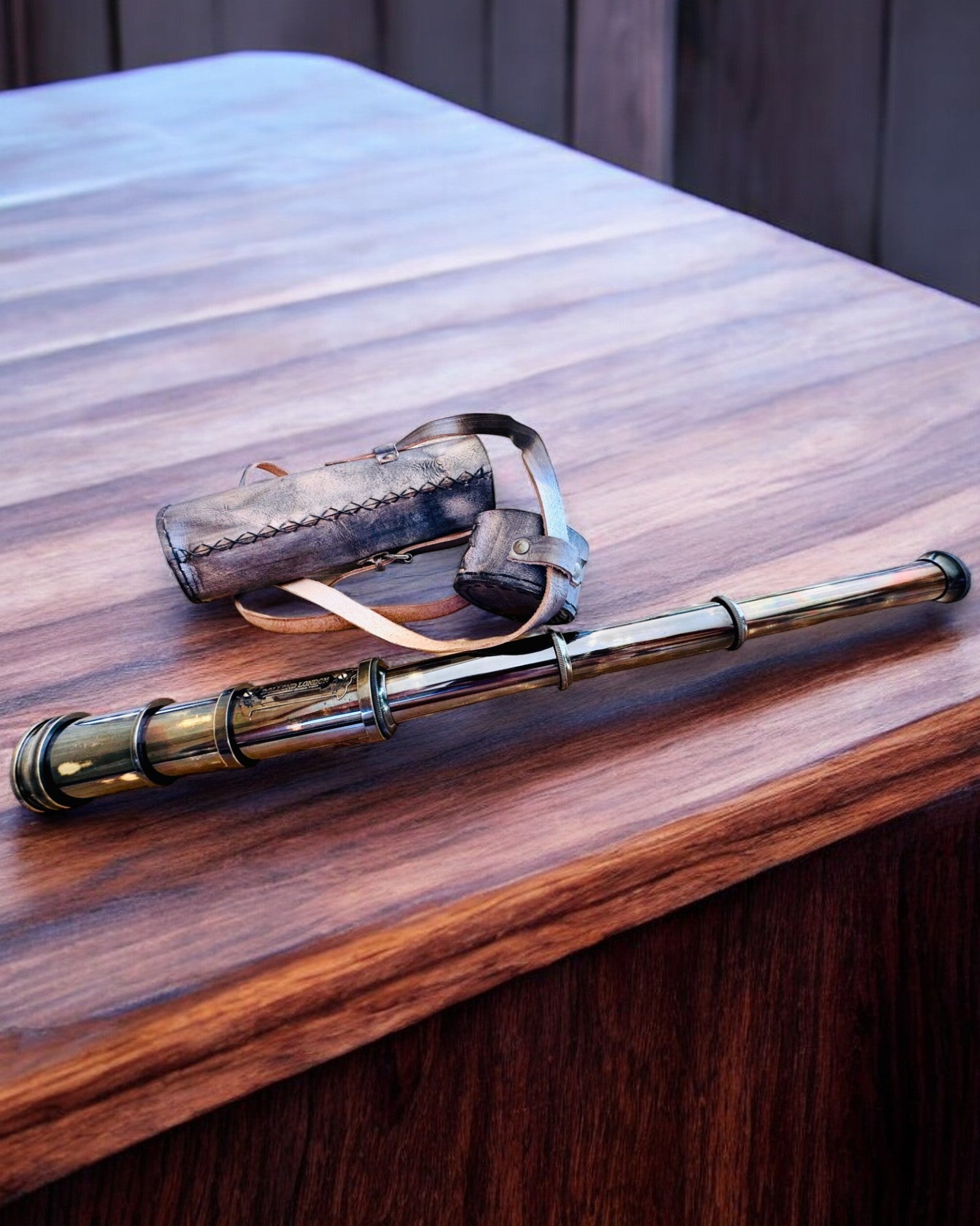 Lunetta Premium "Voyager" con Lunetta Incisa e Custodia in Pelle Naturale, possibilità di personalizzazione con incisione per regalo