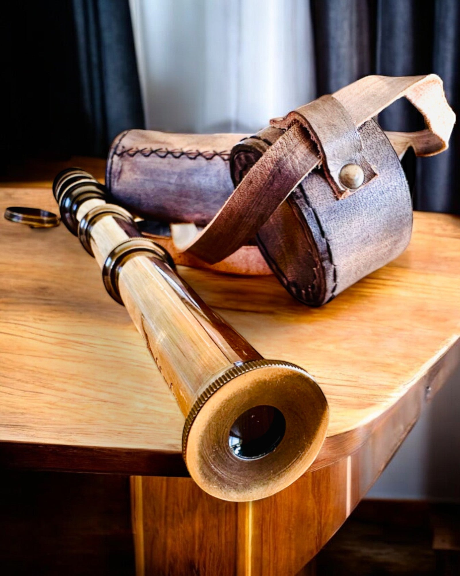 Lunetta Premium "Voyager" con Lunetta Incisa e Custodia in Pelle Naturale, possibilità di personalizzazione con incisione per regalo