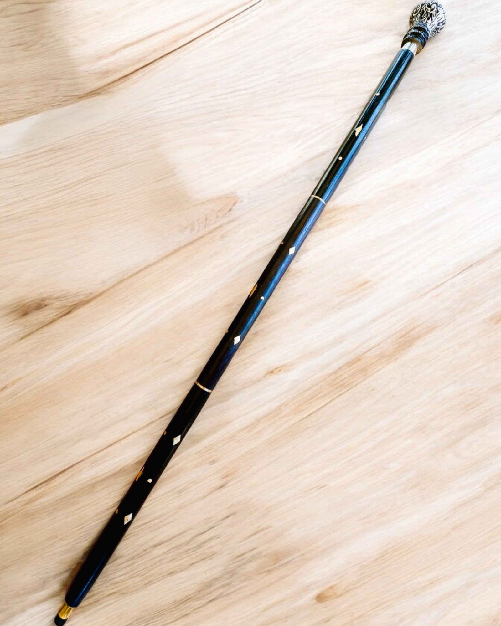 Bastone da passeggio "Bastone della Maestà" in legno, realizzato a mano, possibilità di incisione, 2 varianti disponibili