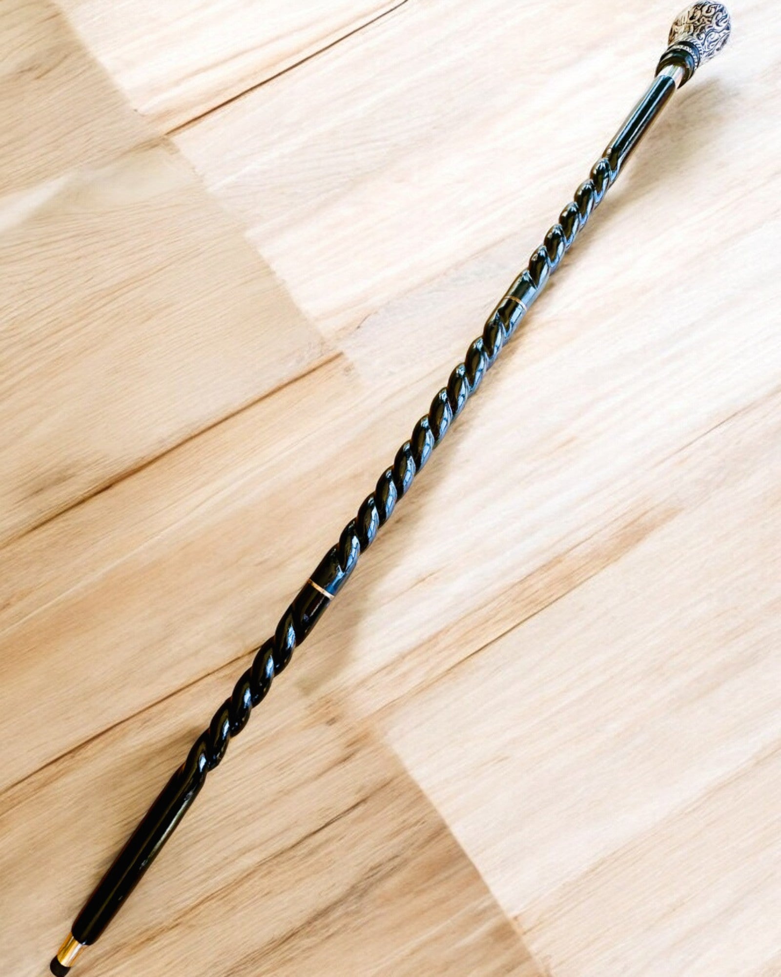 Bastone da passeggio "Bastone della Maestà" in legno, realizzato a mano, possibilità di incisione, 2 varianti disponibili