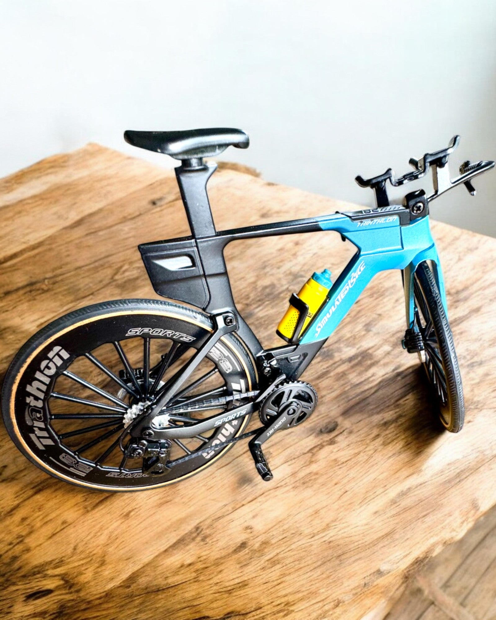 Modello Miniatura di Bicicletta da Triathlon "SpeedStorm 1.2" personalizzazione con incisione per regalo