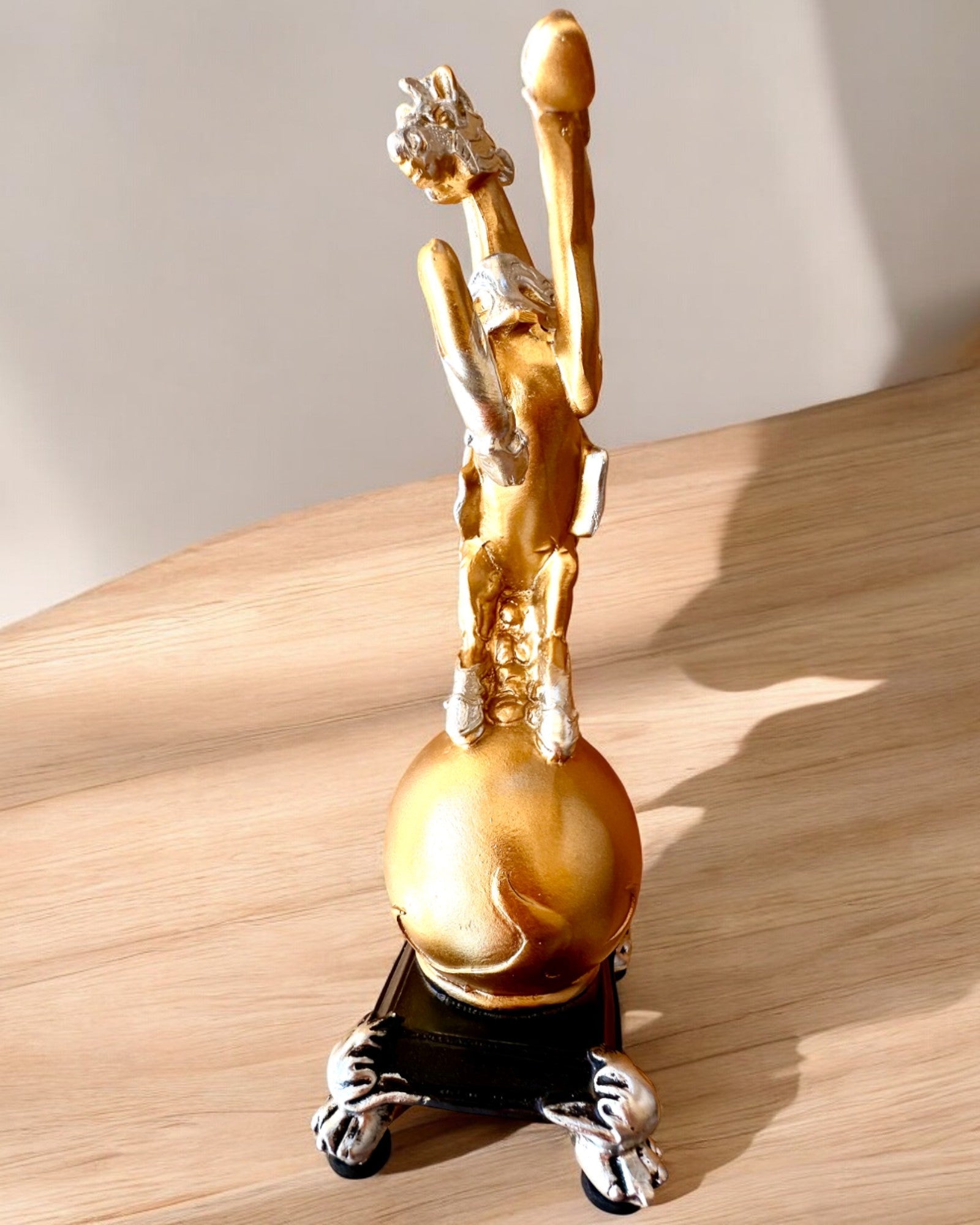 Elegante Statuetta "Złoty Rumak" - con possibilità di incisione per regalo