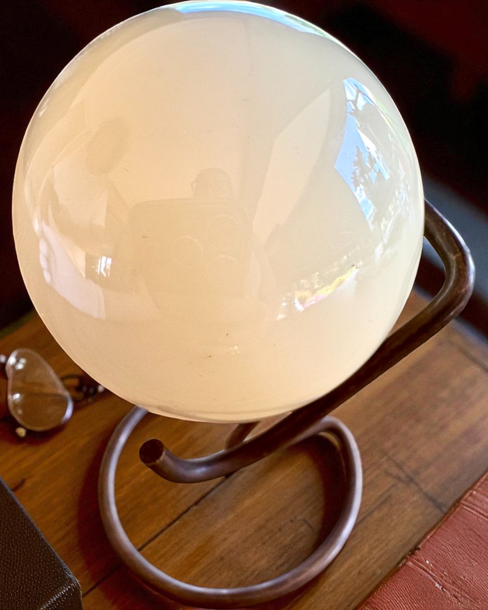 Palla da biliardo su base in ottone, possibilità di personalizzazione con incisione per regalo