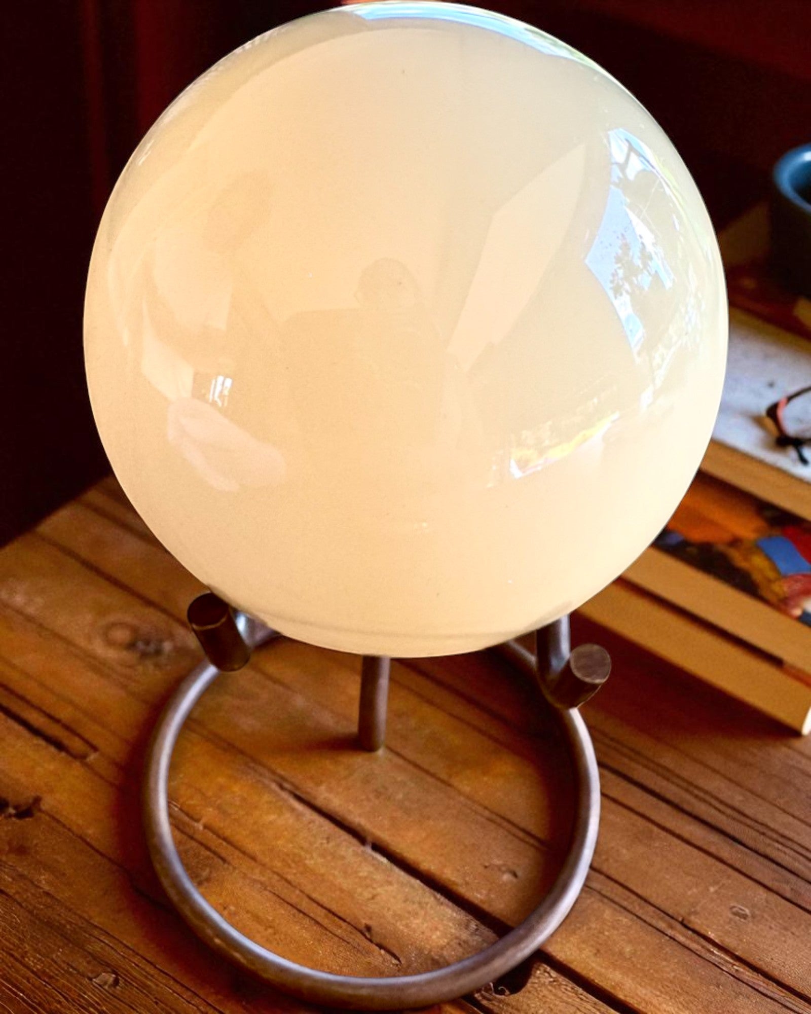 Palla da biliardo su base in ottone, possibilità di personalizzazione con incisione per regalo