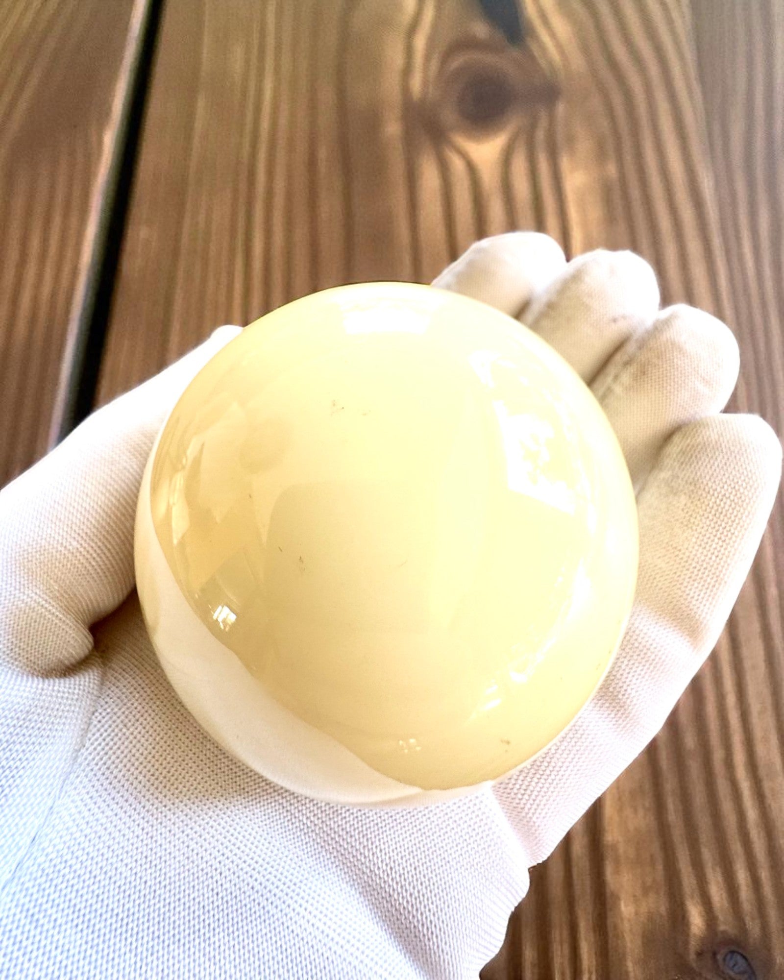 Palla da biliardo su base in ottone, possibilità di personalizzazione con incisione per regalo