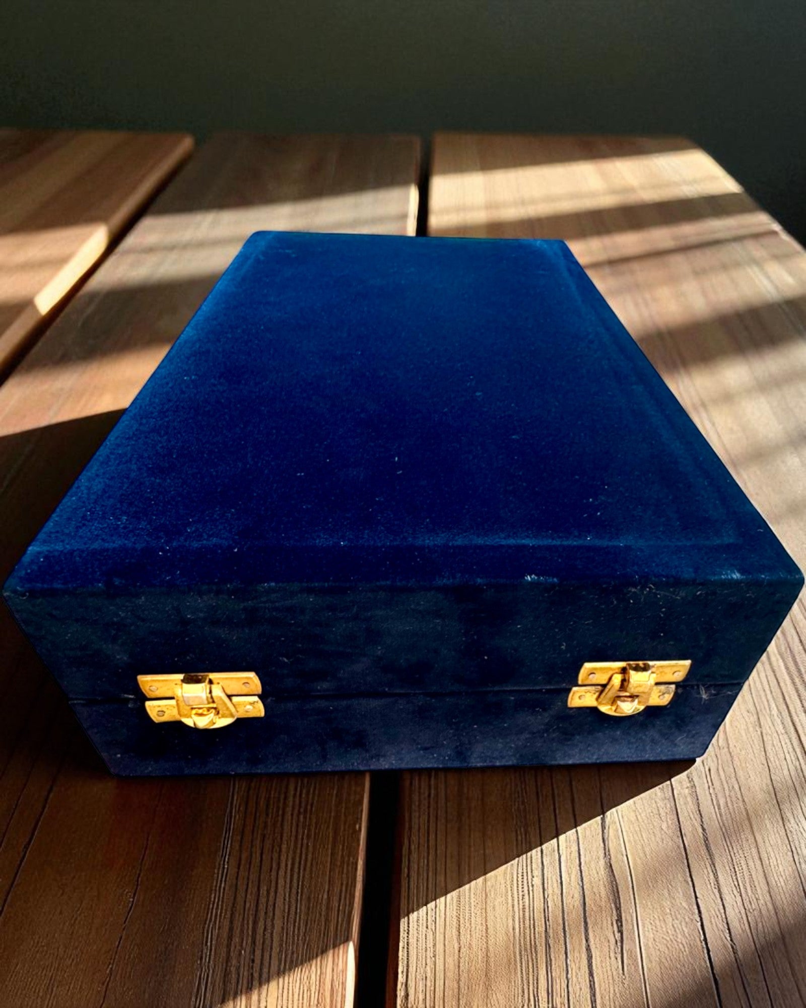 Set Rame Mandala – Bottiglia 1L + 2 Tazze in Custodia, possibilità di personalizzazione con incisione per regalo