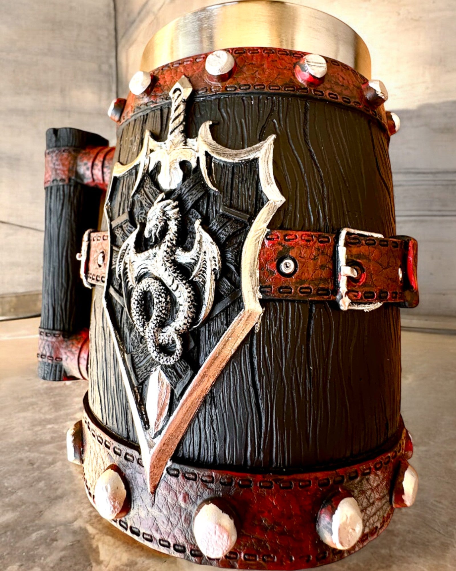 Boccale Oscuro del Guerriero Drago con Possibilità di Incisione per regalo, capacità 600 ml