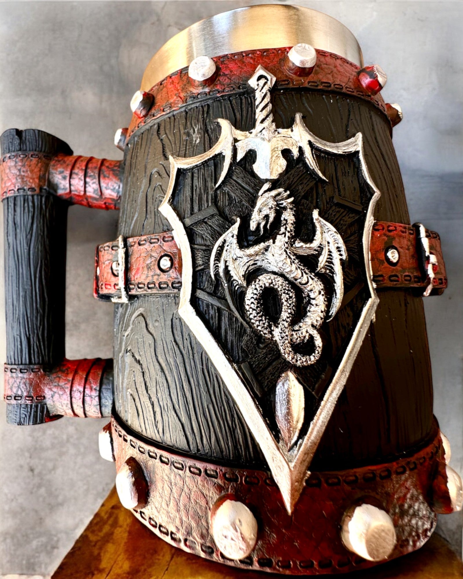 Boccale Oscuro del Guerriero Drago con Possibilità di Incisione per regalo, capacità 600 ml