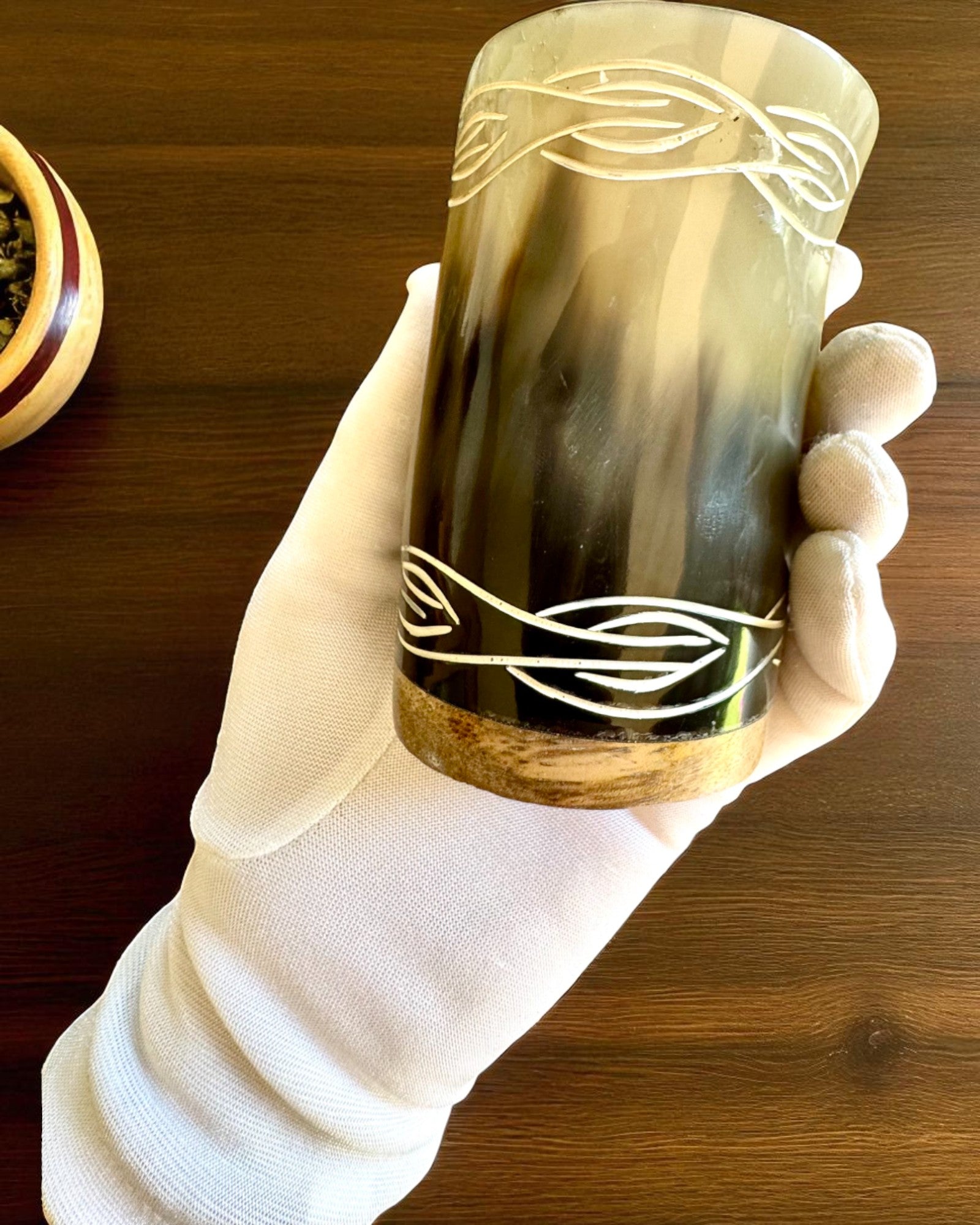 Valknut Piccolo bicchiere artigianale in corno di bufalo con simboli nordici, possibilità di personalizzazione per regalo con incisione