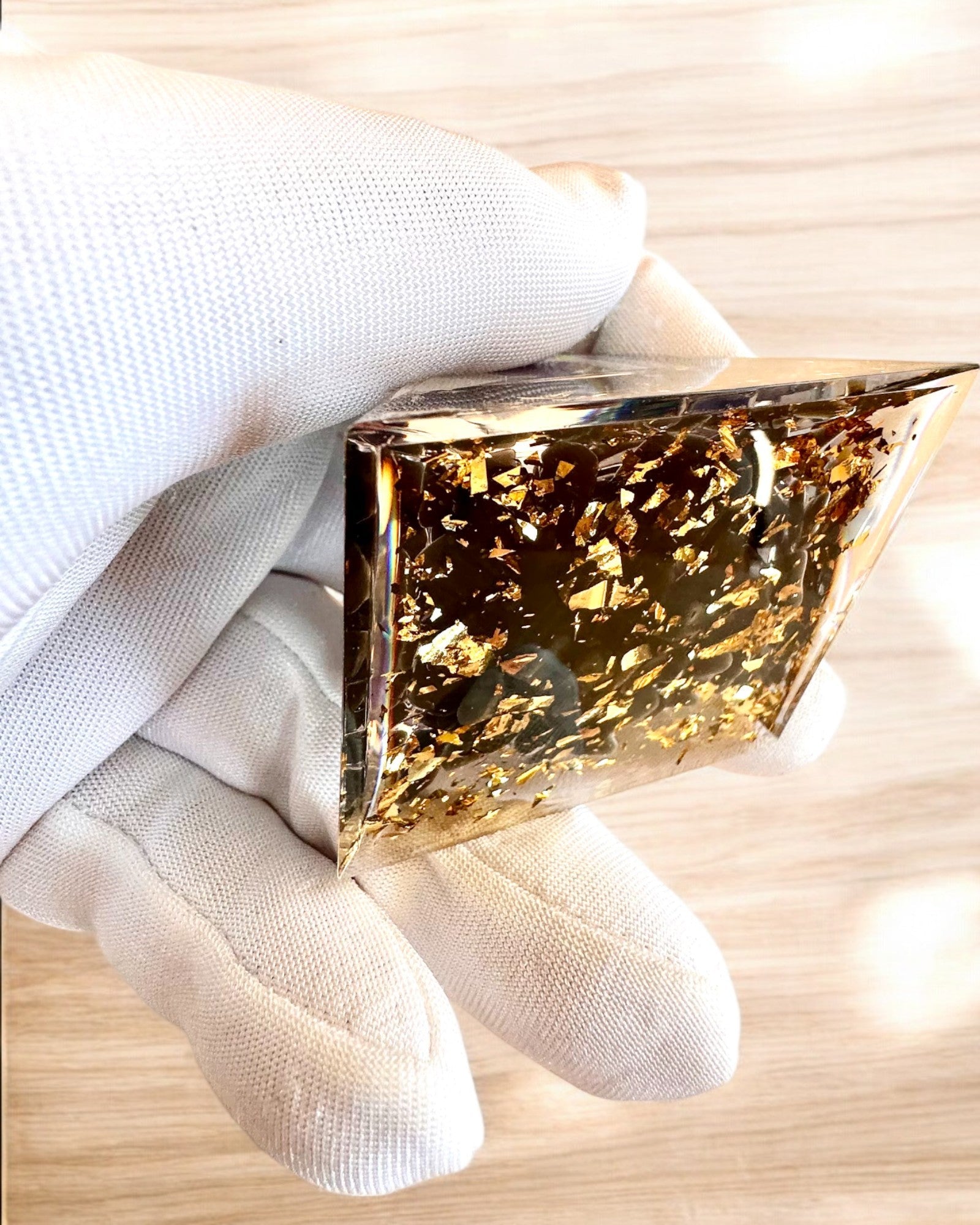 Piramide Energetica orgonica di Energia Cosmica - Amuleto con Ametista e Trucioli