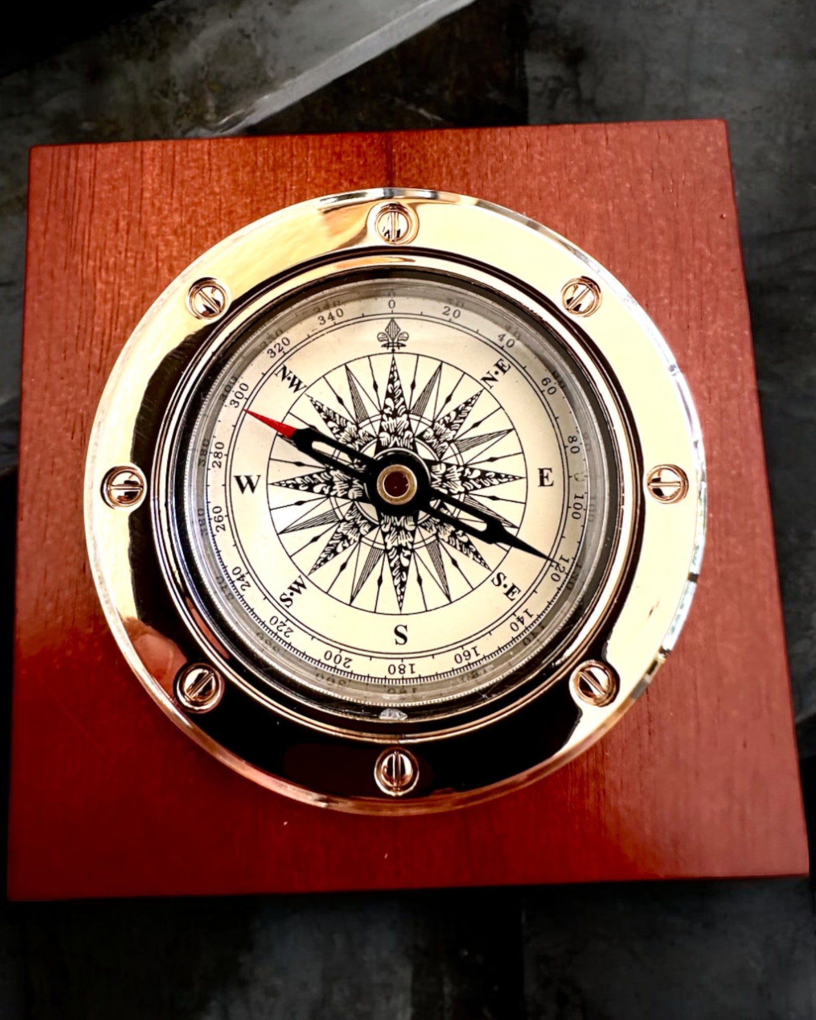 Bussola "Navigator2" - Eleganza Classica in Ottone e Legno, personalizzazione con incisione per regalo