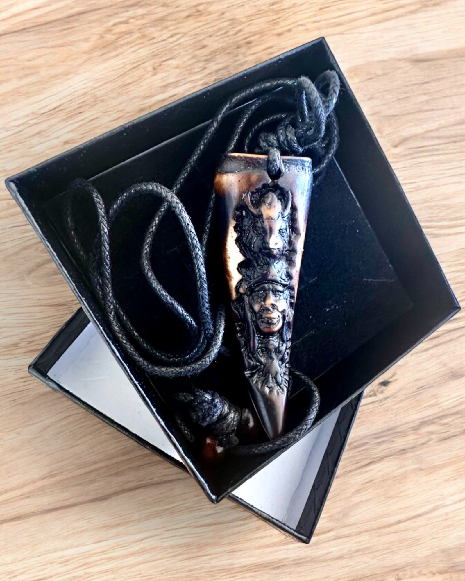 Collana Dente di Lupo, amuleto in Resina - Mistica Forza della Natura, possibilità di personalizzazione con incisione per regalo