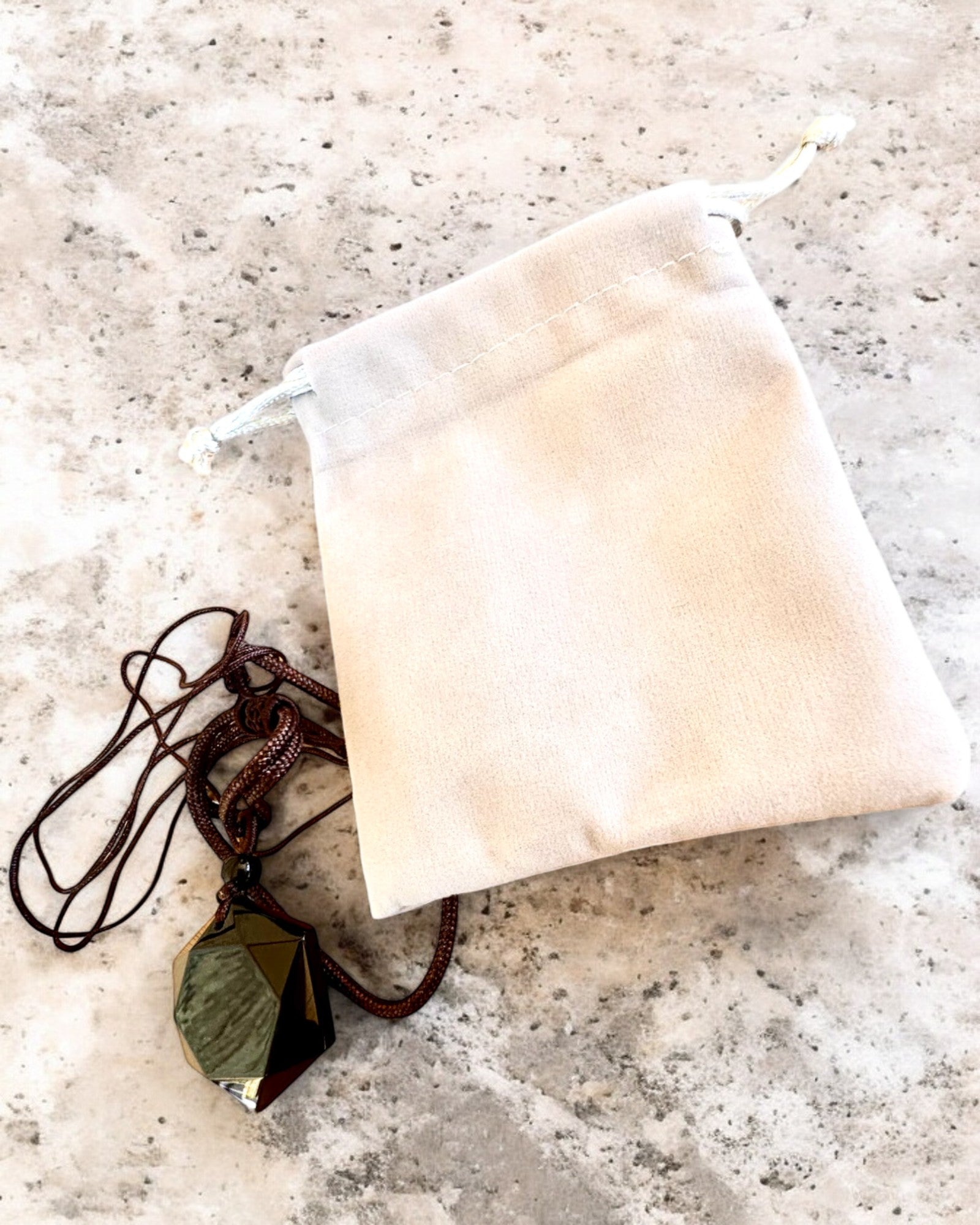 Amuleto in ossidiana nera "Stella di David", possibilità di personalizzazione con incisione per regalo