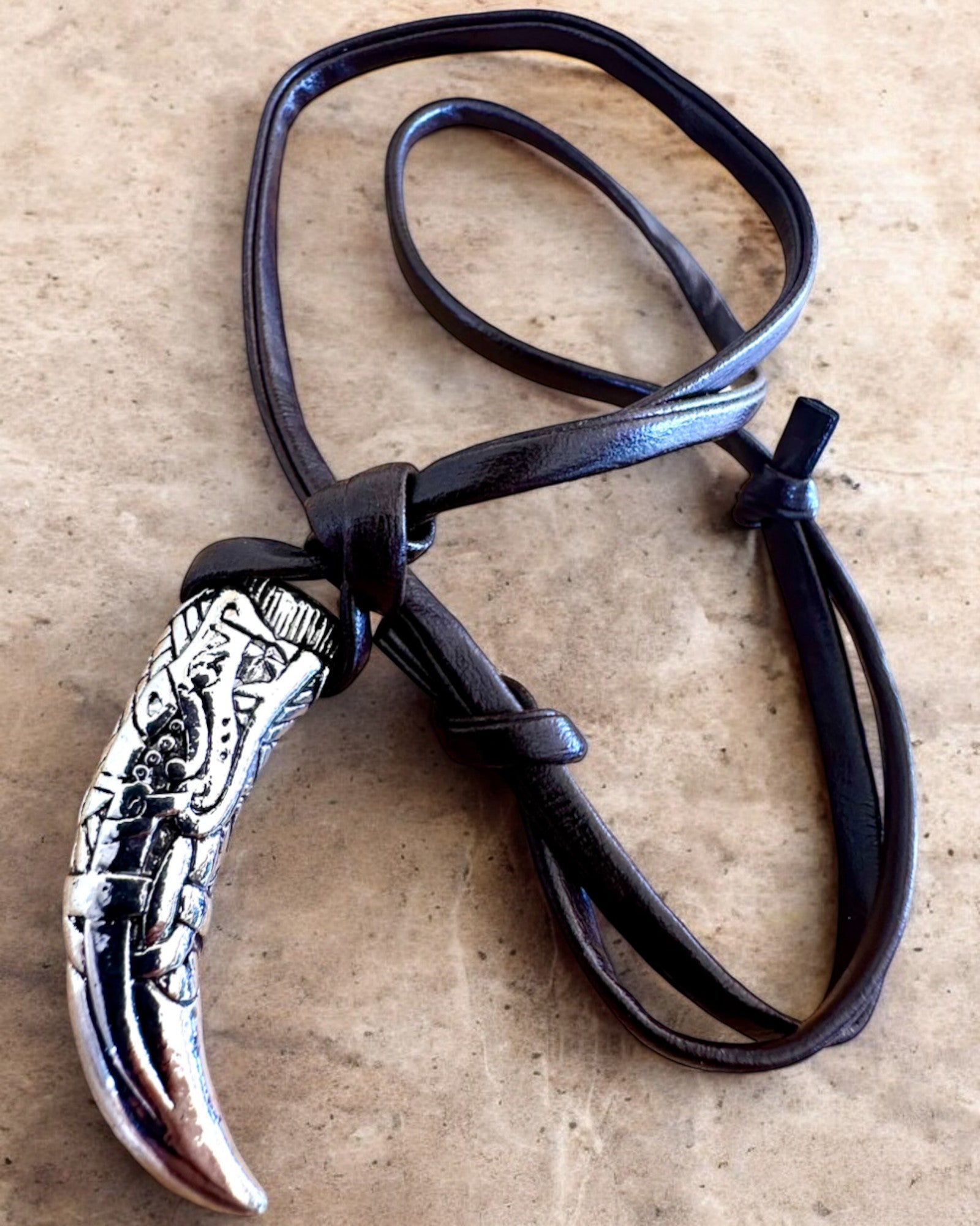 Zanna di Lupo in acciaio inossidabile – Amuleto del Coraggio, collana con possibilità di personalizzazione con incisione per regalo