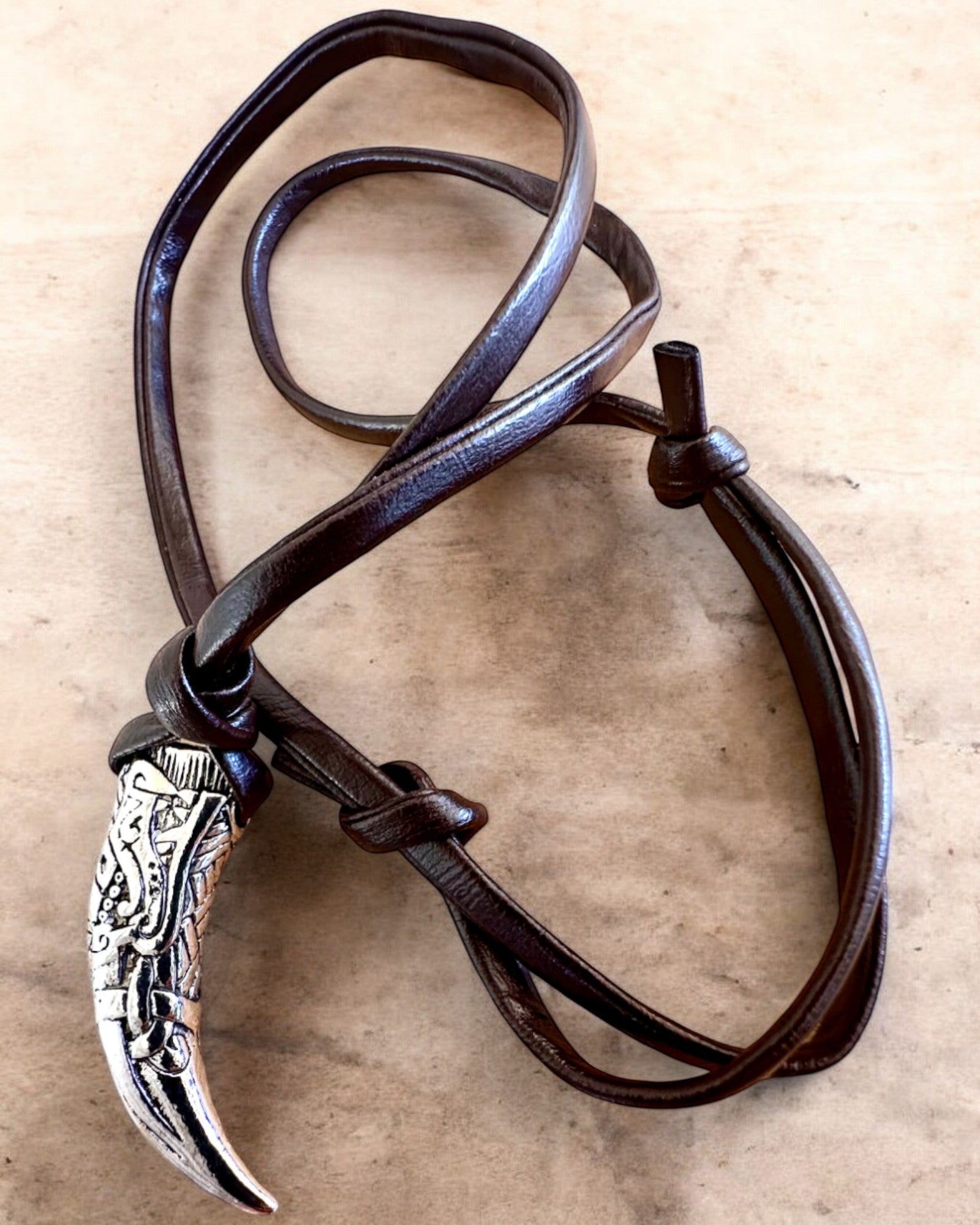 Zanna di Lupo in acciaio inossidabile – Amuleto del Coraggio, collana con possibilità di personalizzazione con incisione per regalo