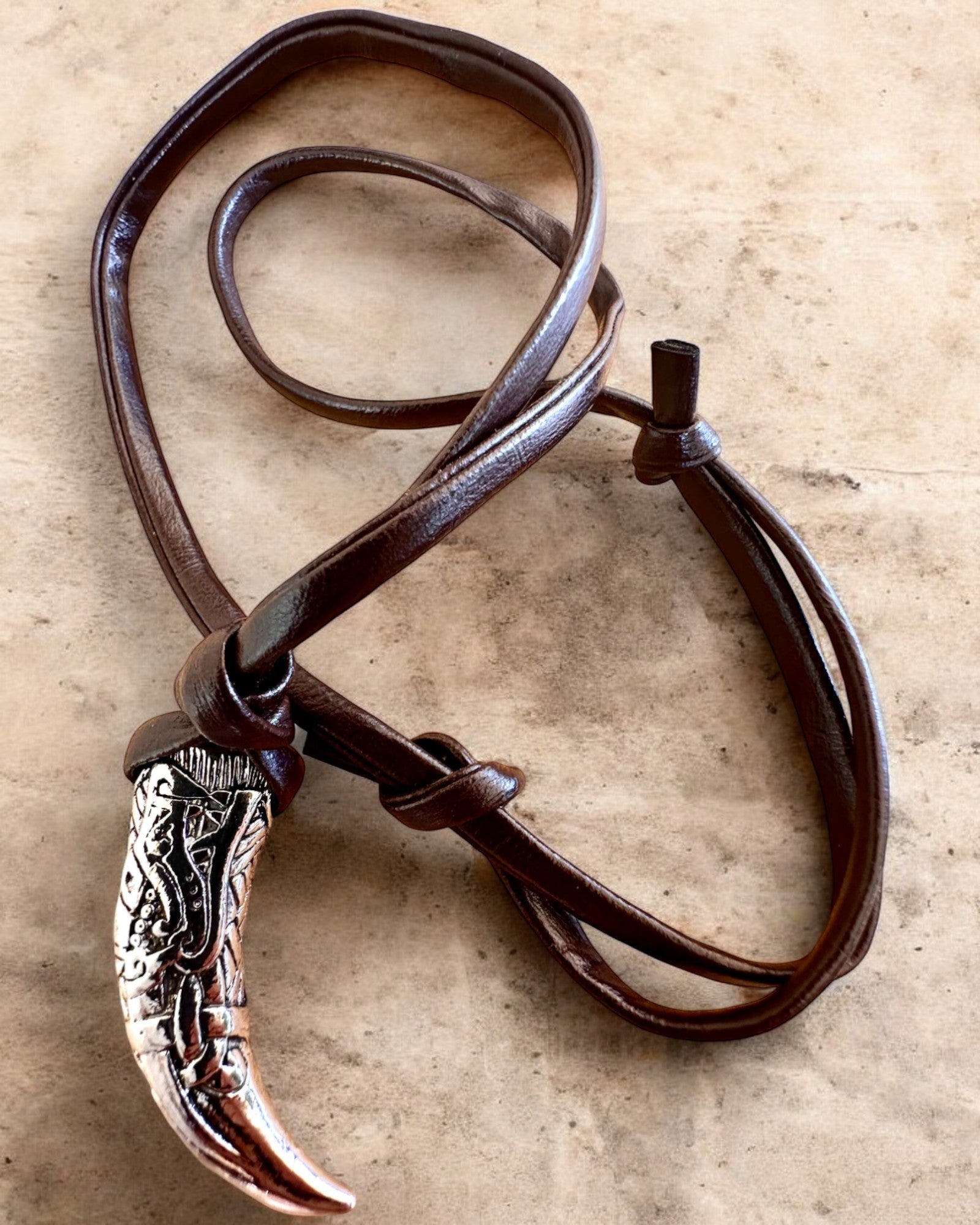 Zanna di Lupo in acciaio inossidabile – Amuleto del Coraggio, collana con possibilità di personalizzazione con incisione per regalo