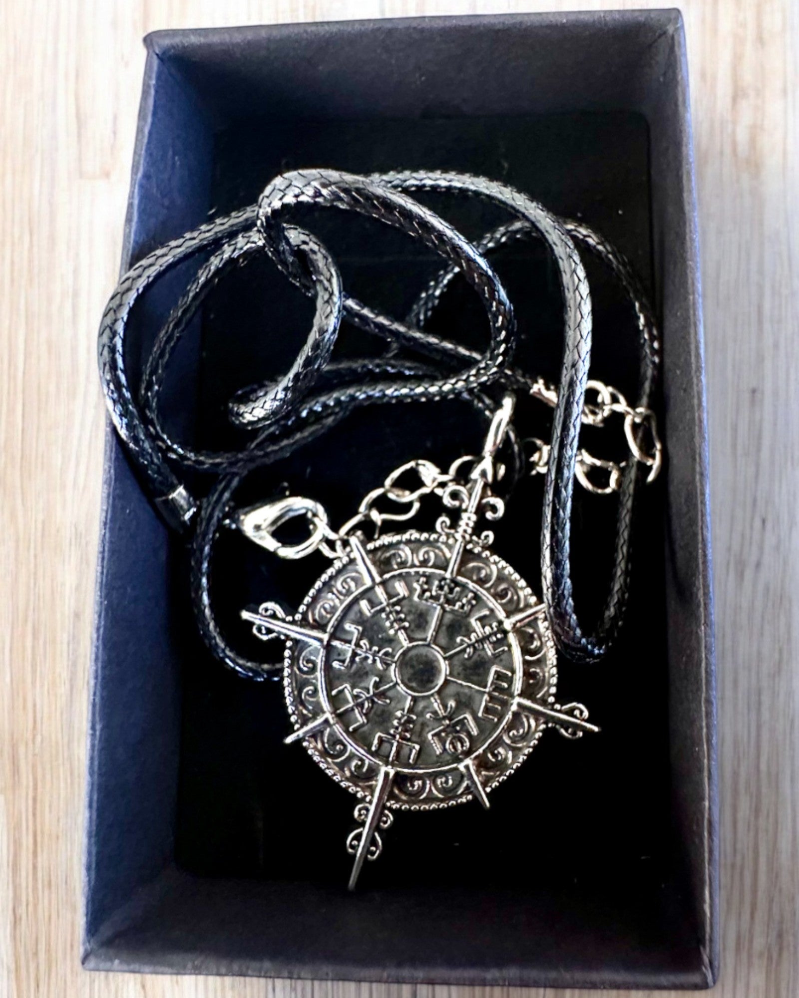 Amuleto Guerriero del Nord - Bussola del Vichingo, possibilità di personalizzazione con incisione per regalo, 2 varianti a scelta