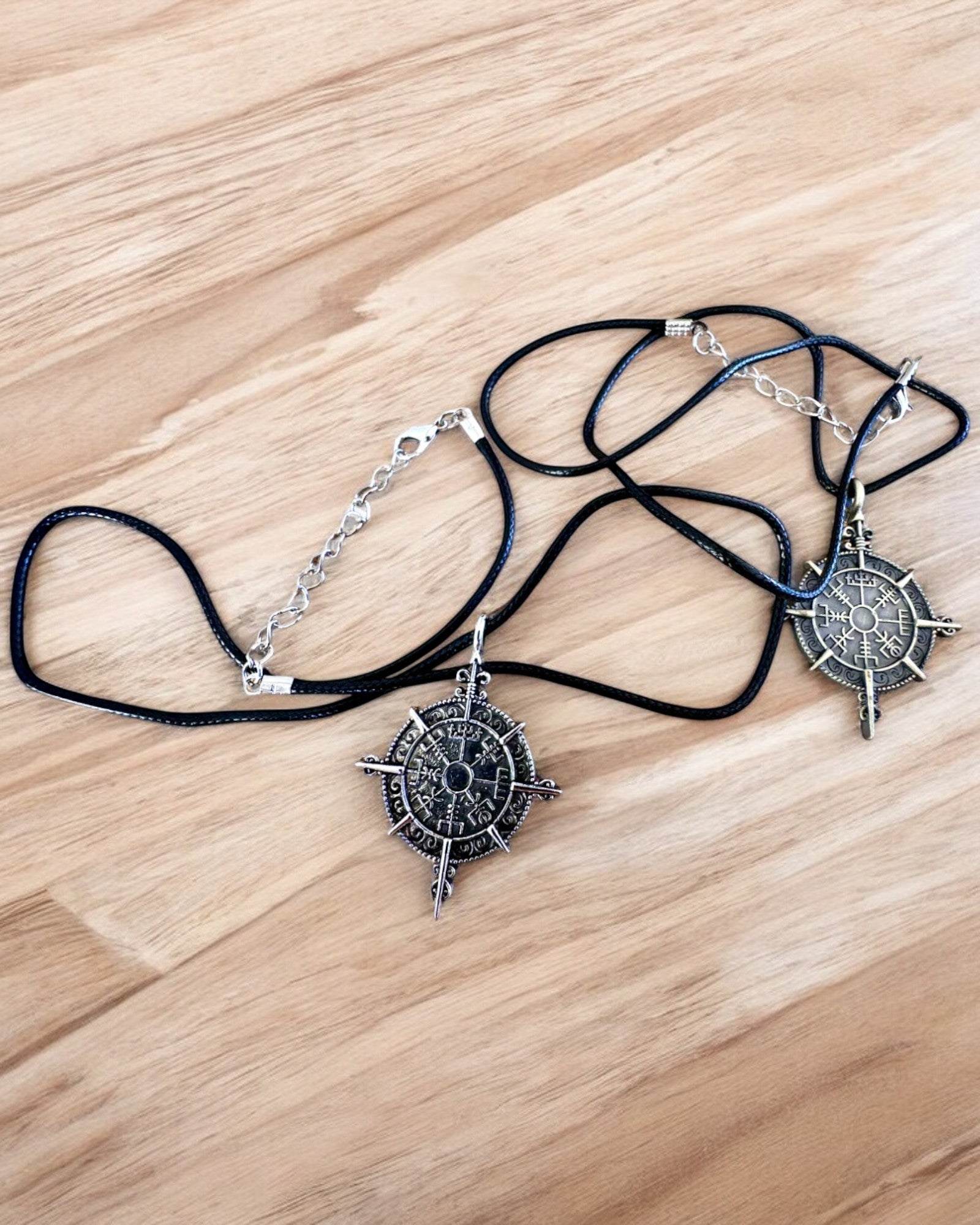 Amuleto Guerriero del Nord - Bussola del Vichingo, possibilità di personalizzazione con incisione per regalo, 2 varianti a scelta