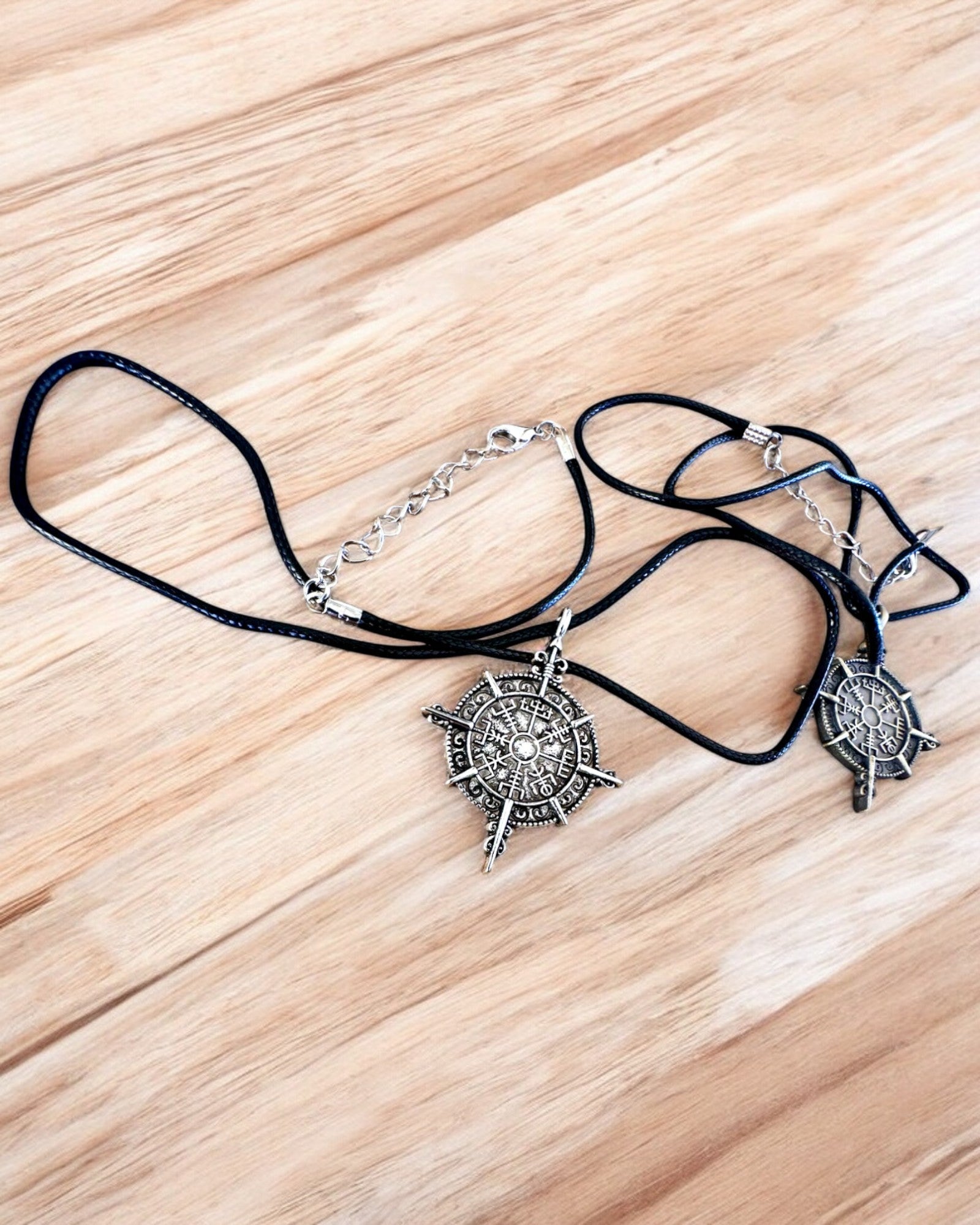 Amuleto Guerriero del Nord - Bussola del Vichingo, possibilità di personalizzazione con incisione per regalo, 2 varianti a scelta