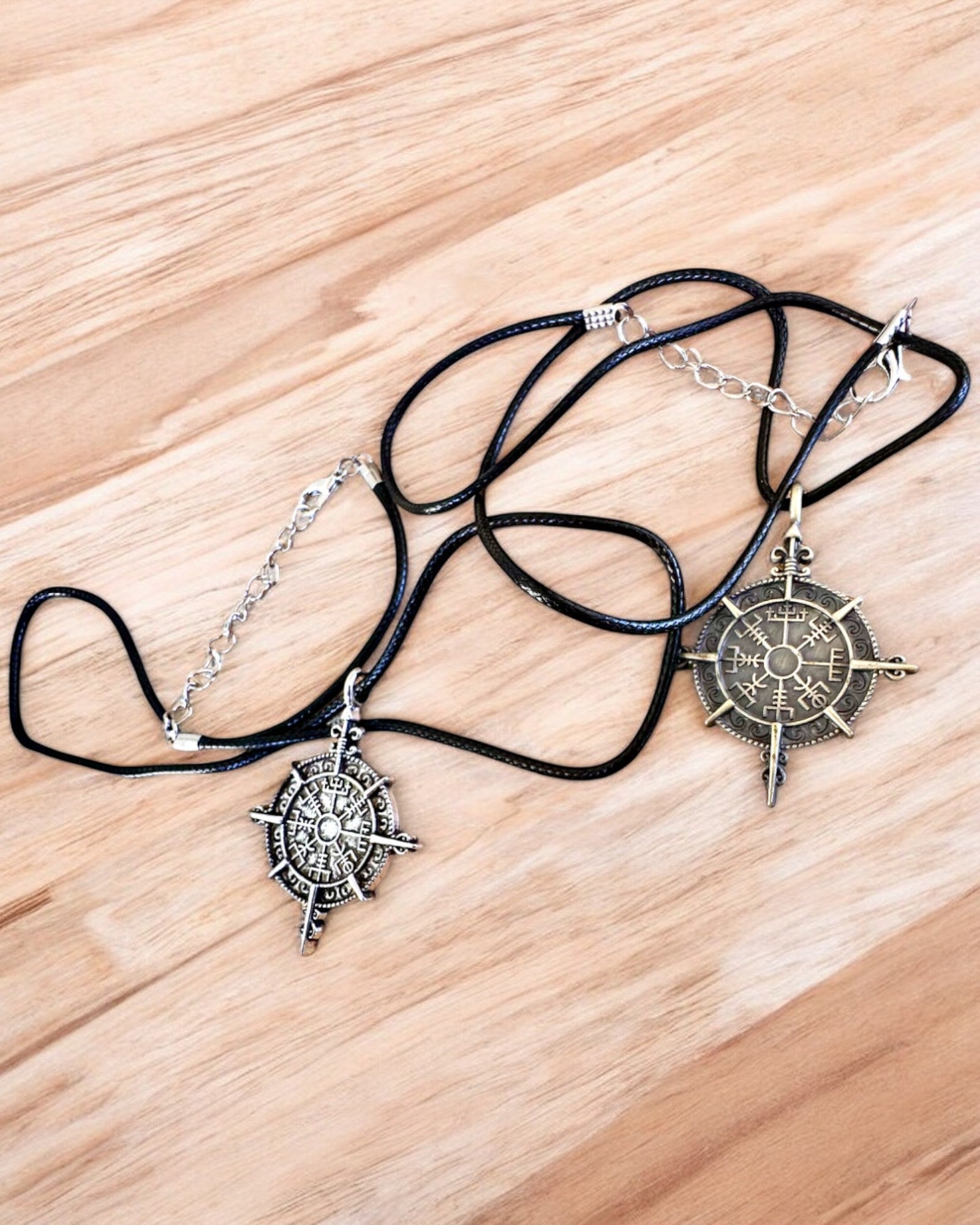 Amuleto Guerriero del Nord - Bussola del Vichingo, possibilità di personalizzazione con incisione per regalo, 2 varianti a scelta