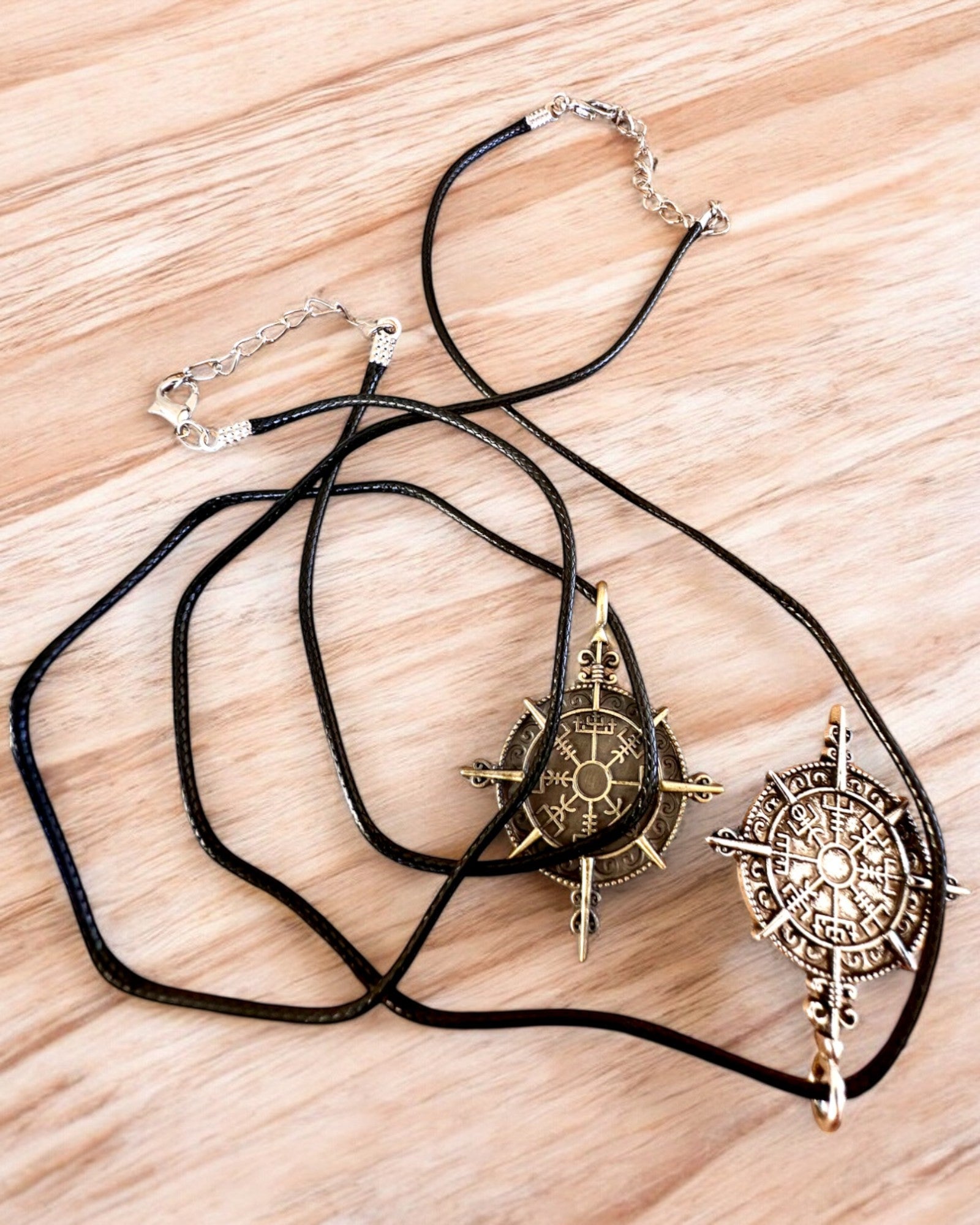 Amuleto Guerriero del Nord - Bussola del Vichingo, possibilità di personalizzazione con incisione per regalo, 2 varianti a scelta