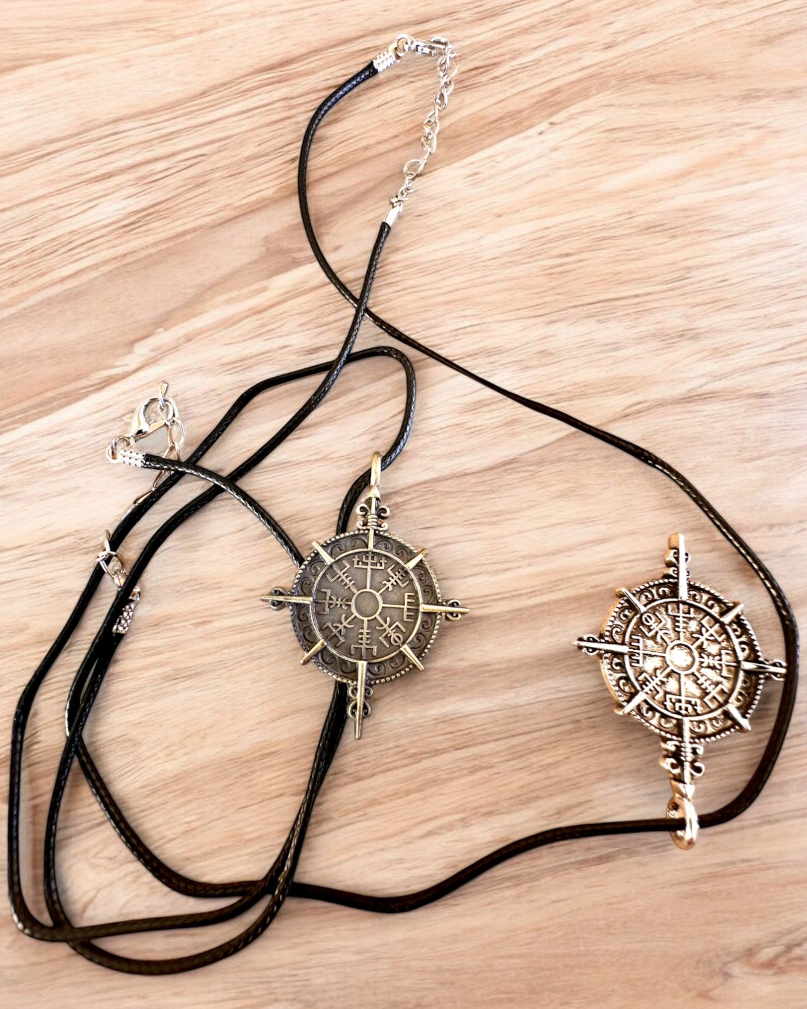 Amuleto Guerriero del Nord - Bussola del Vichingo, possibilità di personalizzazione con incisione per regalo, 2 varianti a scelta