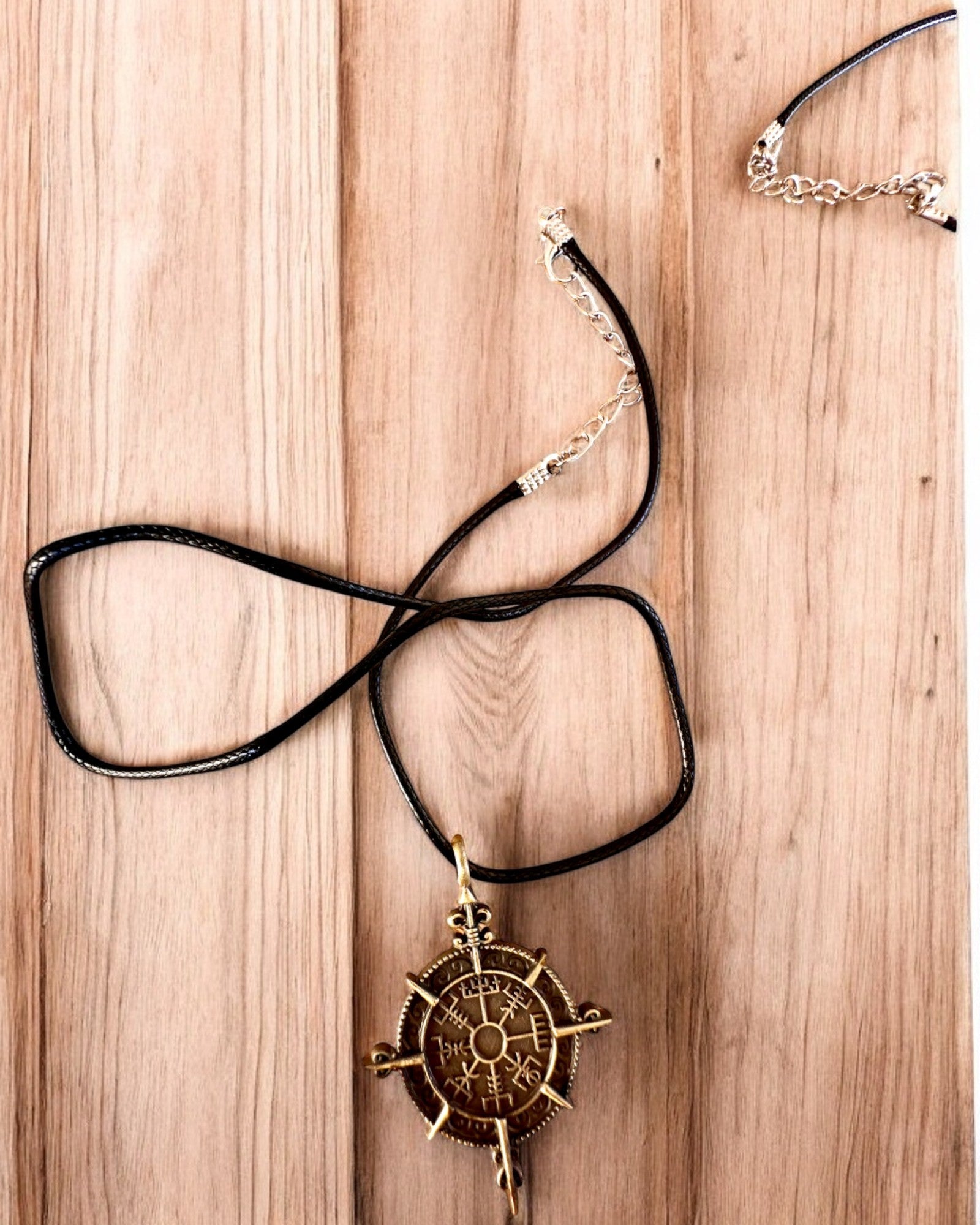 Amuleto Guerriero del Nord - Bussola del Vichingo, possibilità di personalizzazione con incisione per regalo, 2 varianti a scelta