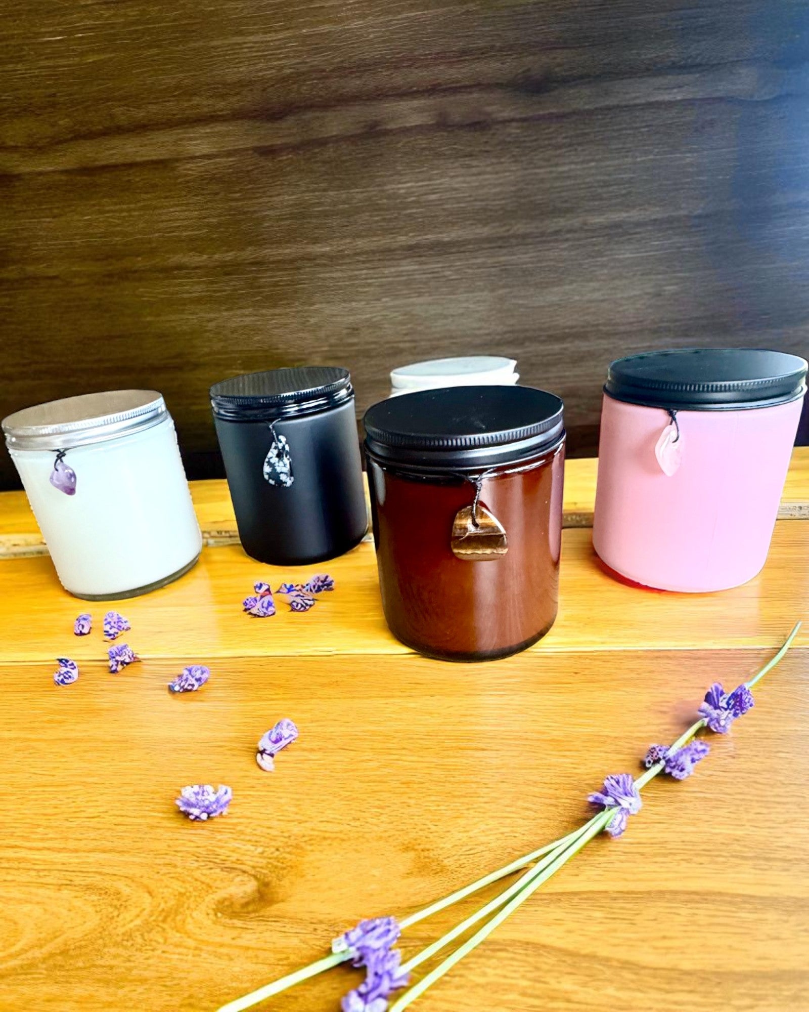 Candela di soia intenzionale Quarzo Rosa – amore, armonia e tranquillità del cuore, 250 ml, possibilità di personalizzazione per regalo