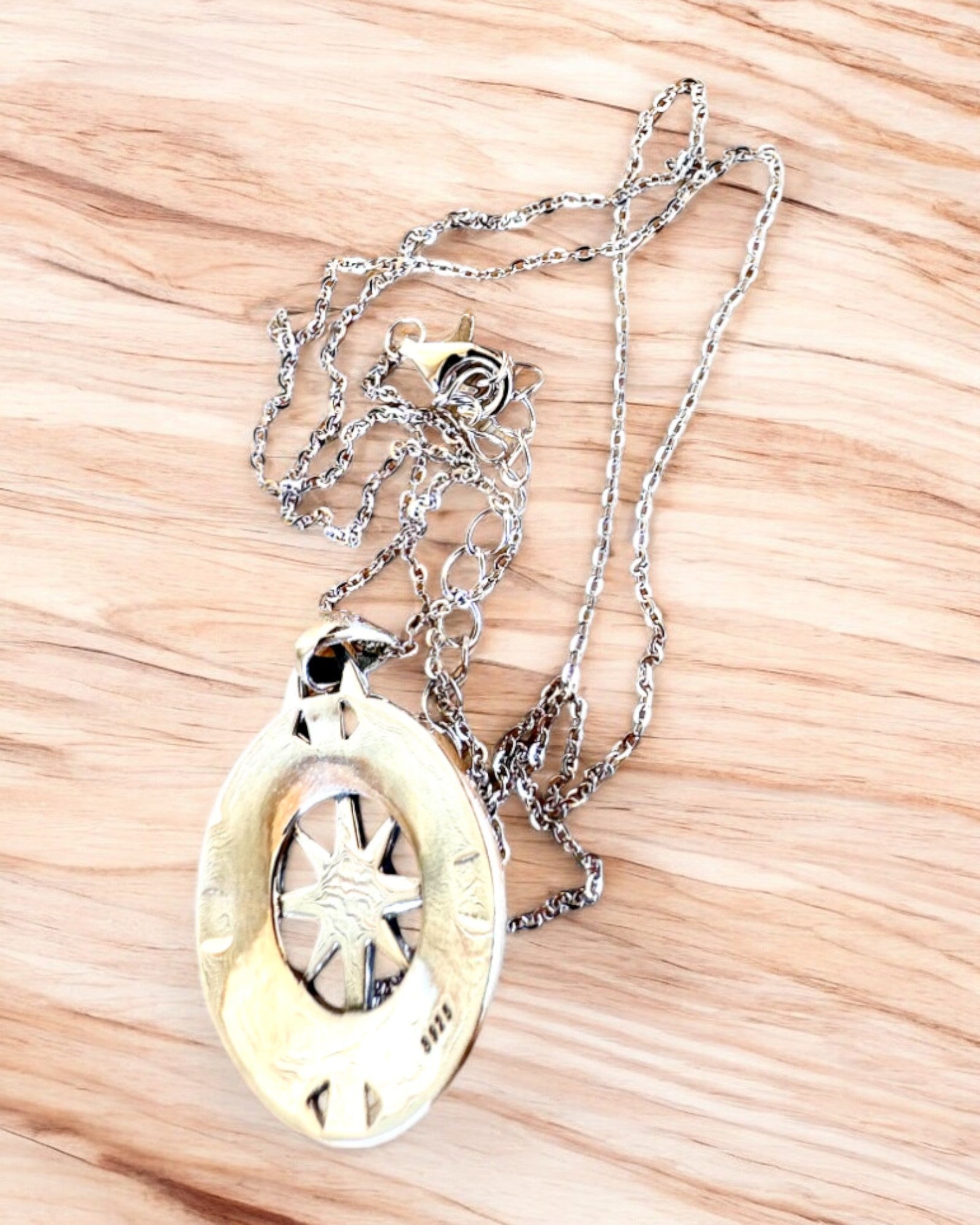 Amuleto del Viaggio Astrale – Collana in Argento con Incisione, personalizzazione per regalo