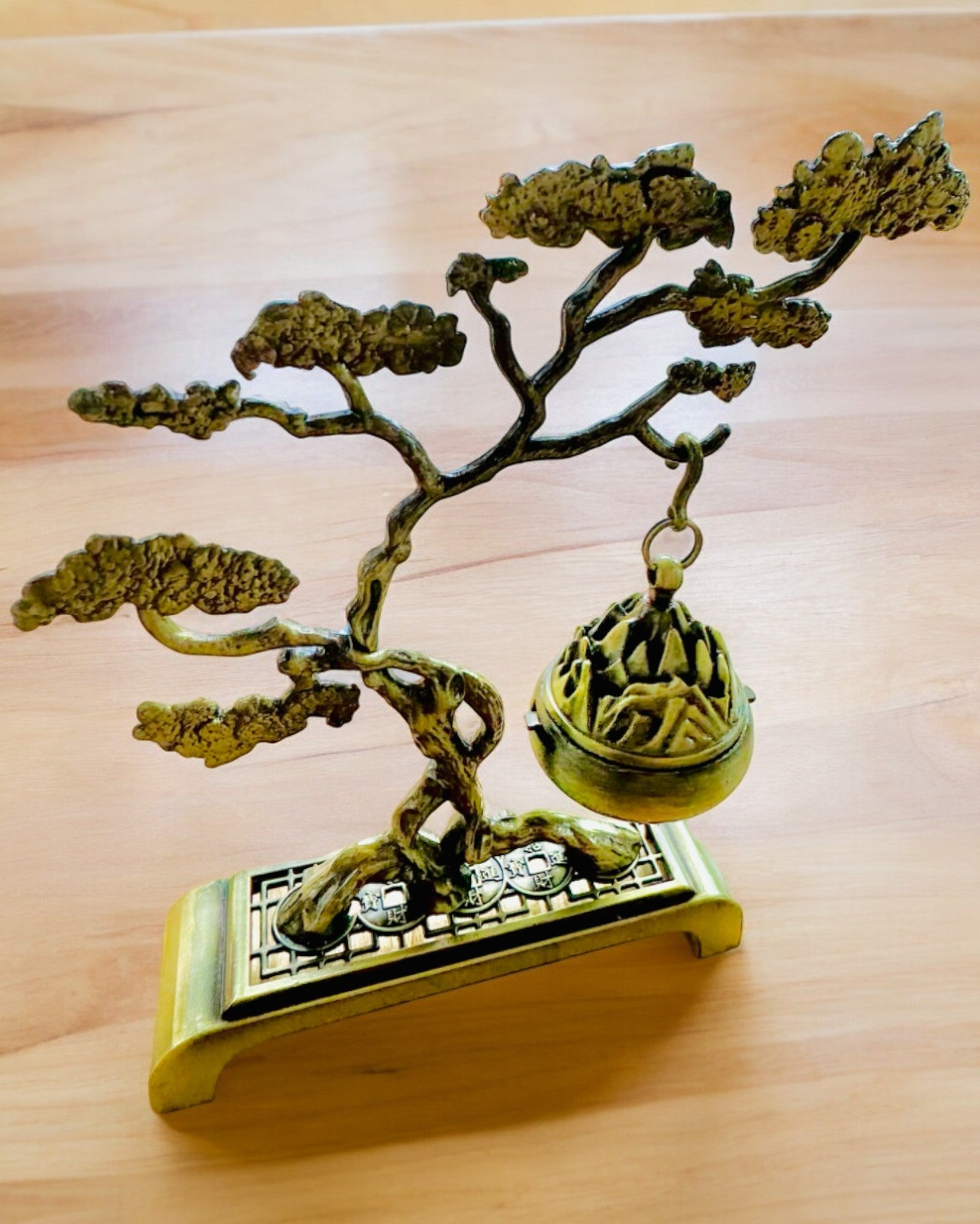 Elegante Supporto in Metallo per Incenso Bonsai - possibilità di personalizzazione con incisione per regalo