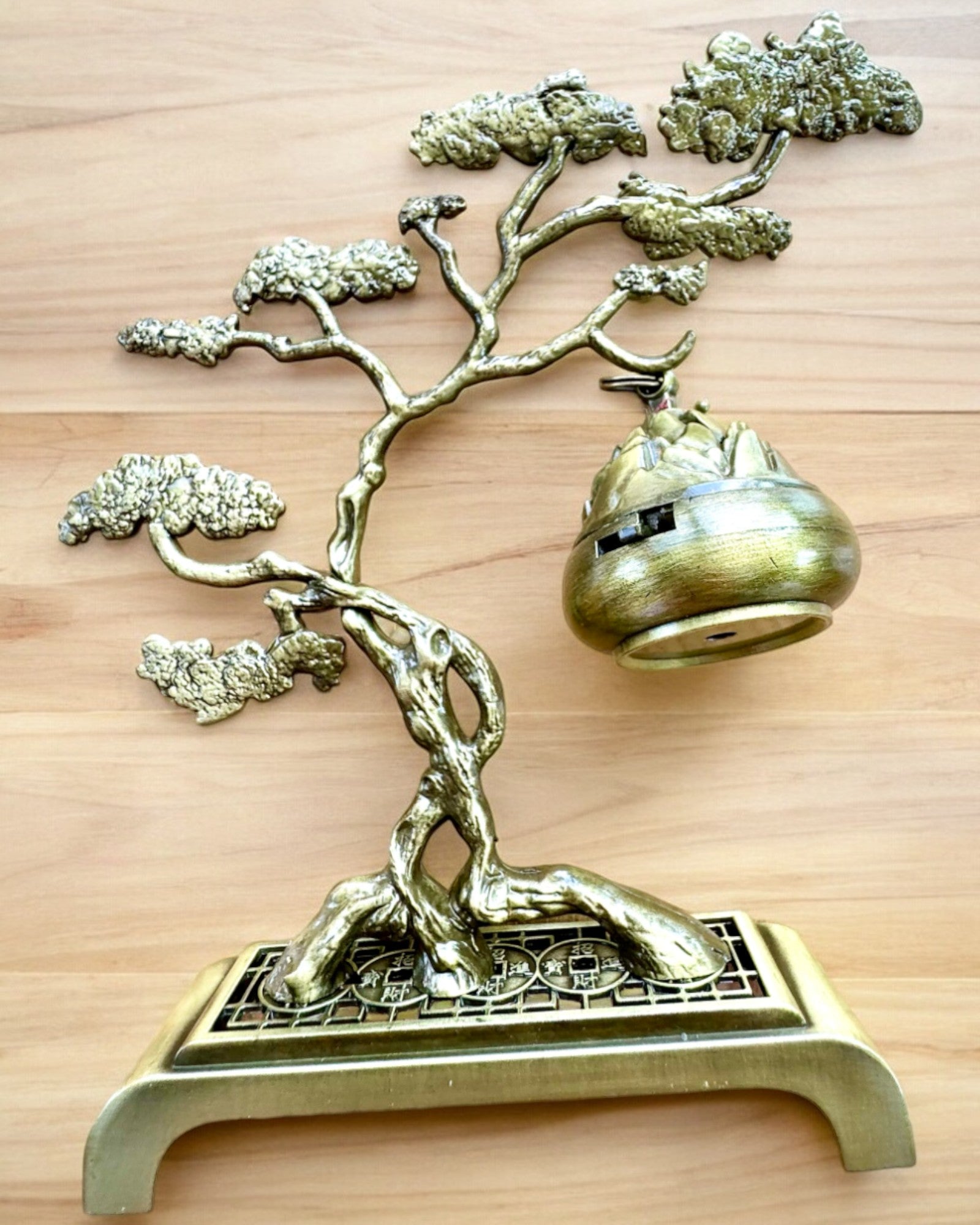 Elegante Supporto in Metallo per Incenso Bonsai - possibilità di personalizzazione con incisione per regalo