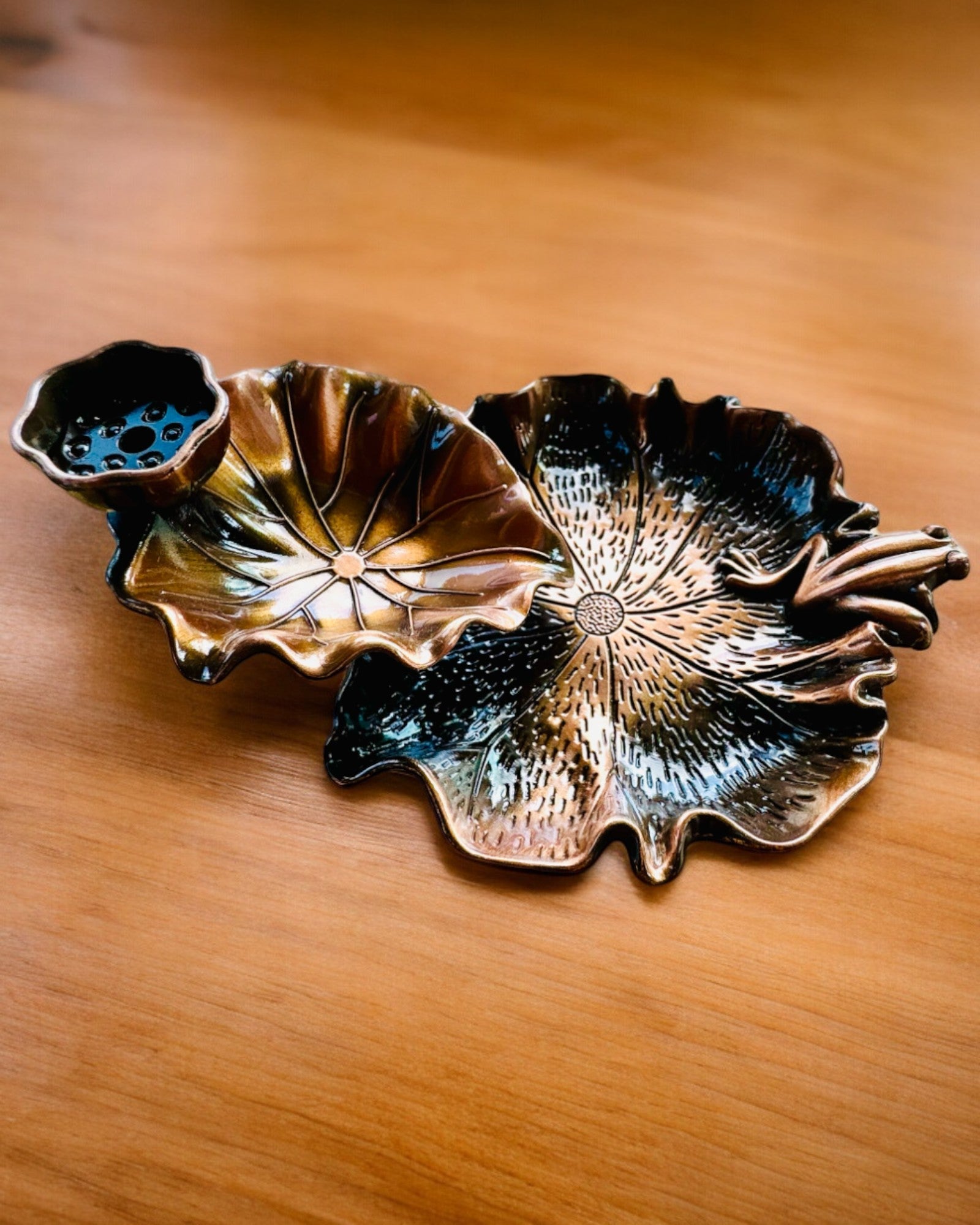 Elegante Porta Incenso in Metallo a Forma di Foglia di Loto - 4 varianti disponibili, possibilità di personalizzazione con incisione per regalo