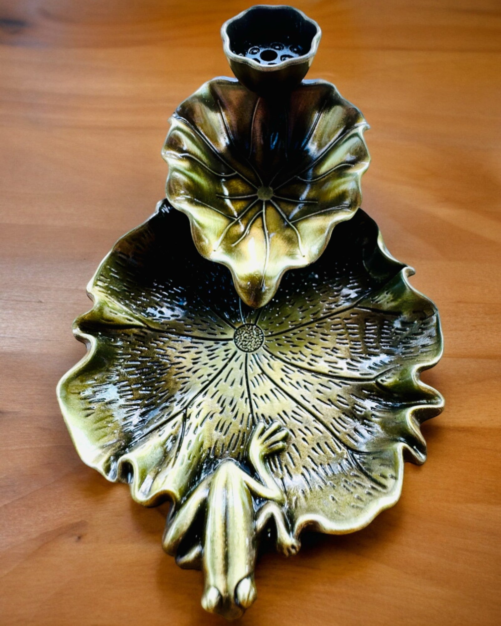 Elegante Porta Incenso in Metallo a Forma di Foglia di Loto - 4 varianti disponibili, possibilità di personalizzazione con incisione per regalo