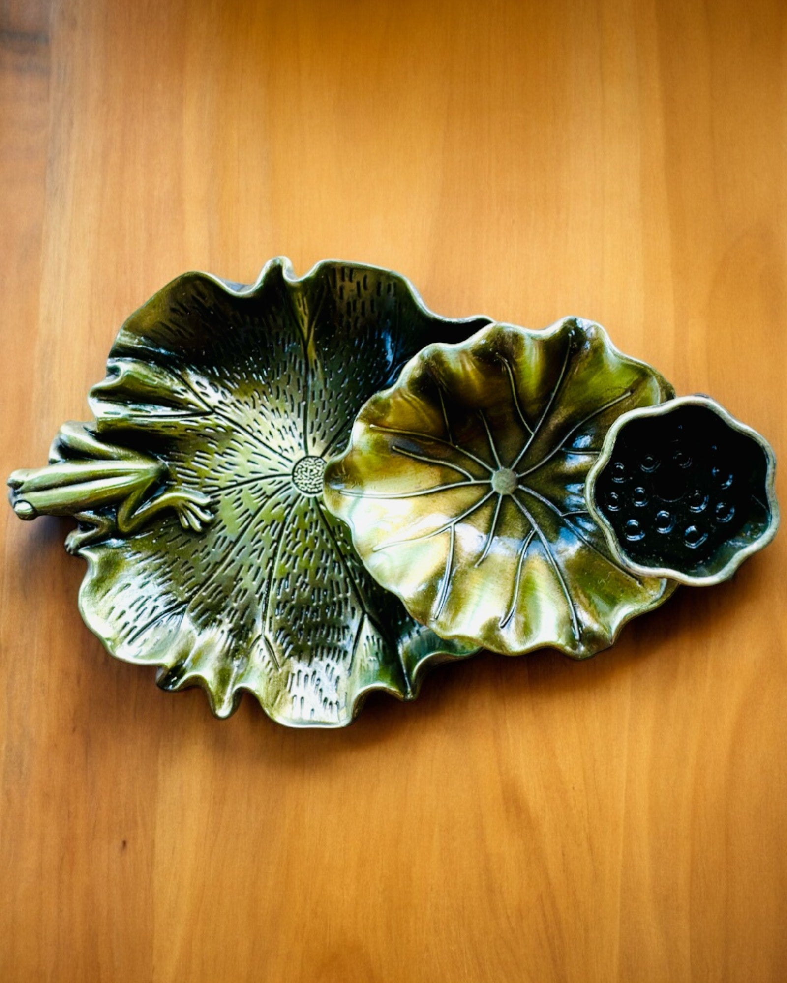 Elegante Porta Incenso in Metallo a Forma di Foglia di Loto - 4 varianti disponibili, possibilità di personalizzazione con incisione per regalo