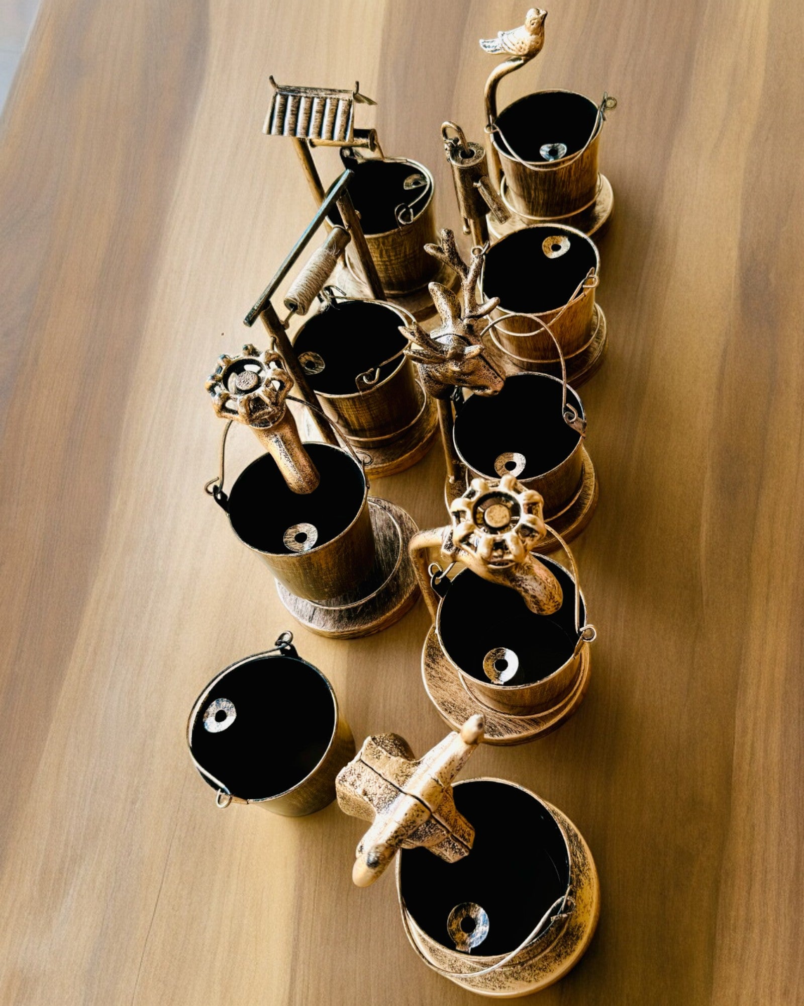 "Rustic Charm" Stile Posacenere in Metallo, altezza 19-23 cm, 8 varianti disponibili, incisione su richiesta