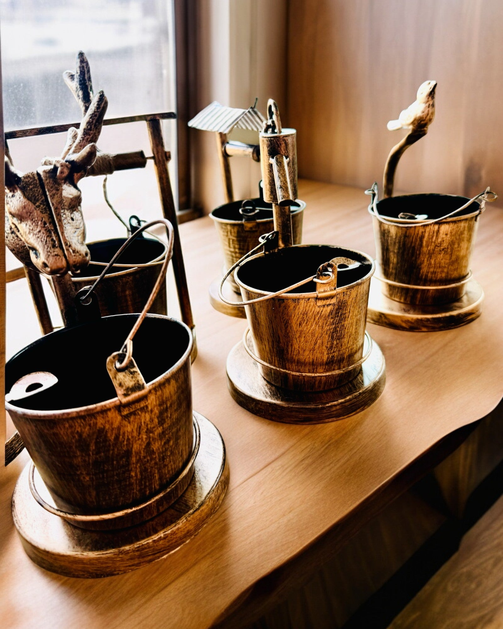 "Rustic Charm" Stile Posacenere in Metallo, altezza 19-23 cm, 8 varianti disponibili, incisione su richiesta