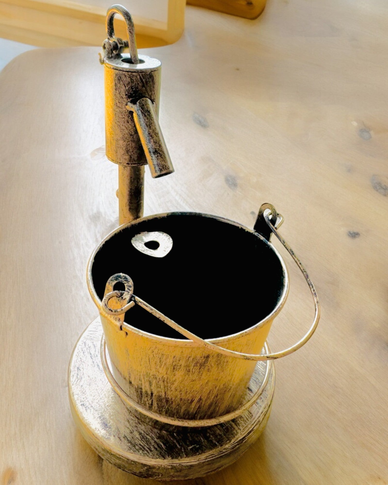 "Rustic Charm" Stile Posacenere in Metallo, altezza 19-23 cm, 8 varianti disponibili, incisione su richiesta