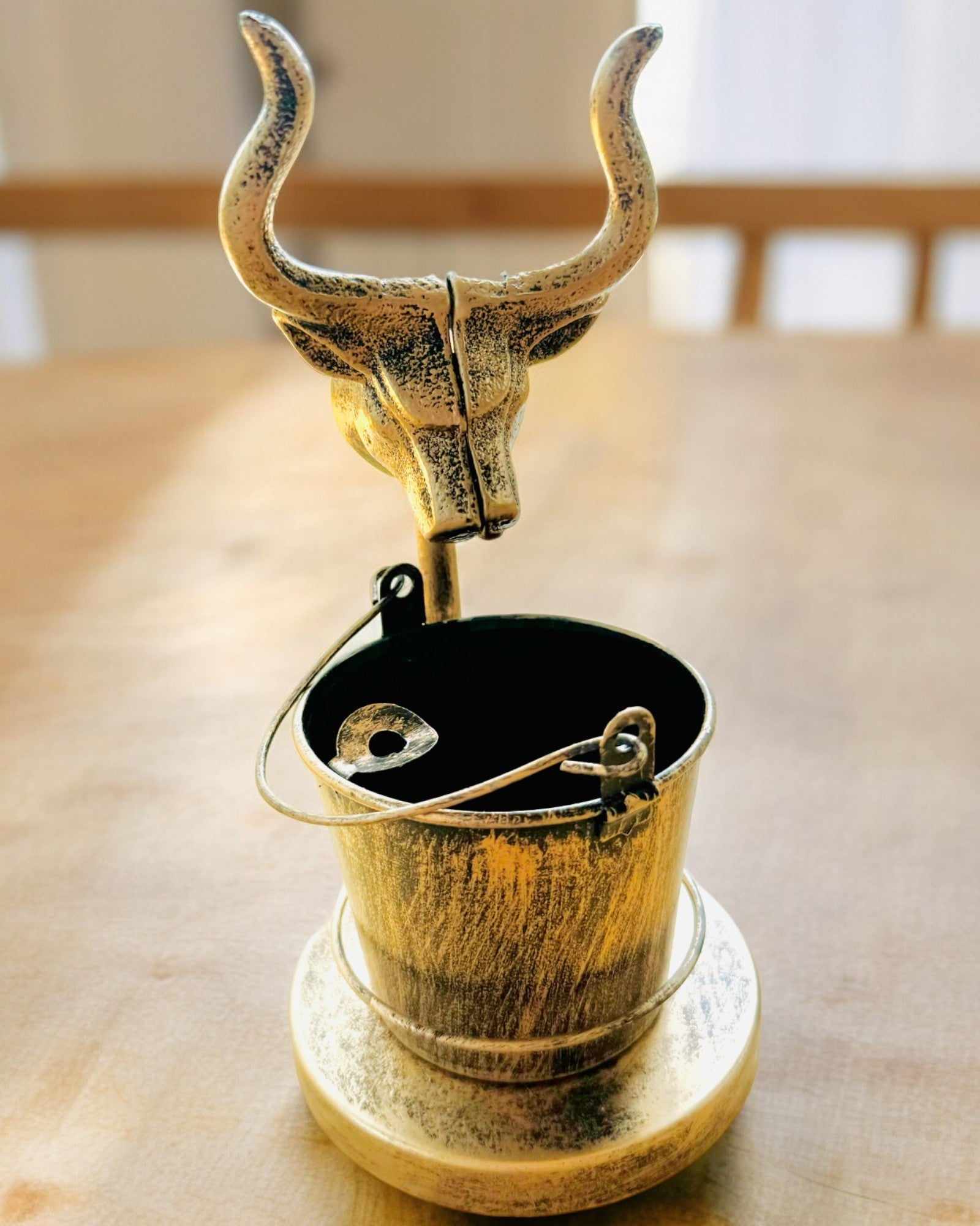 "Rustic Charm" Stile Posacenere in Metallo, altezza 19-23 cm, 8 varianti disponibili, incisione su richiesta